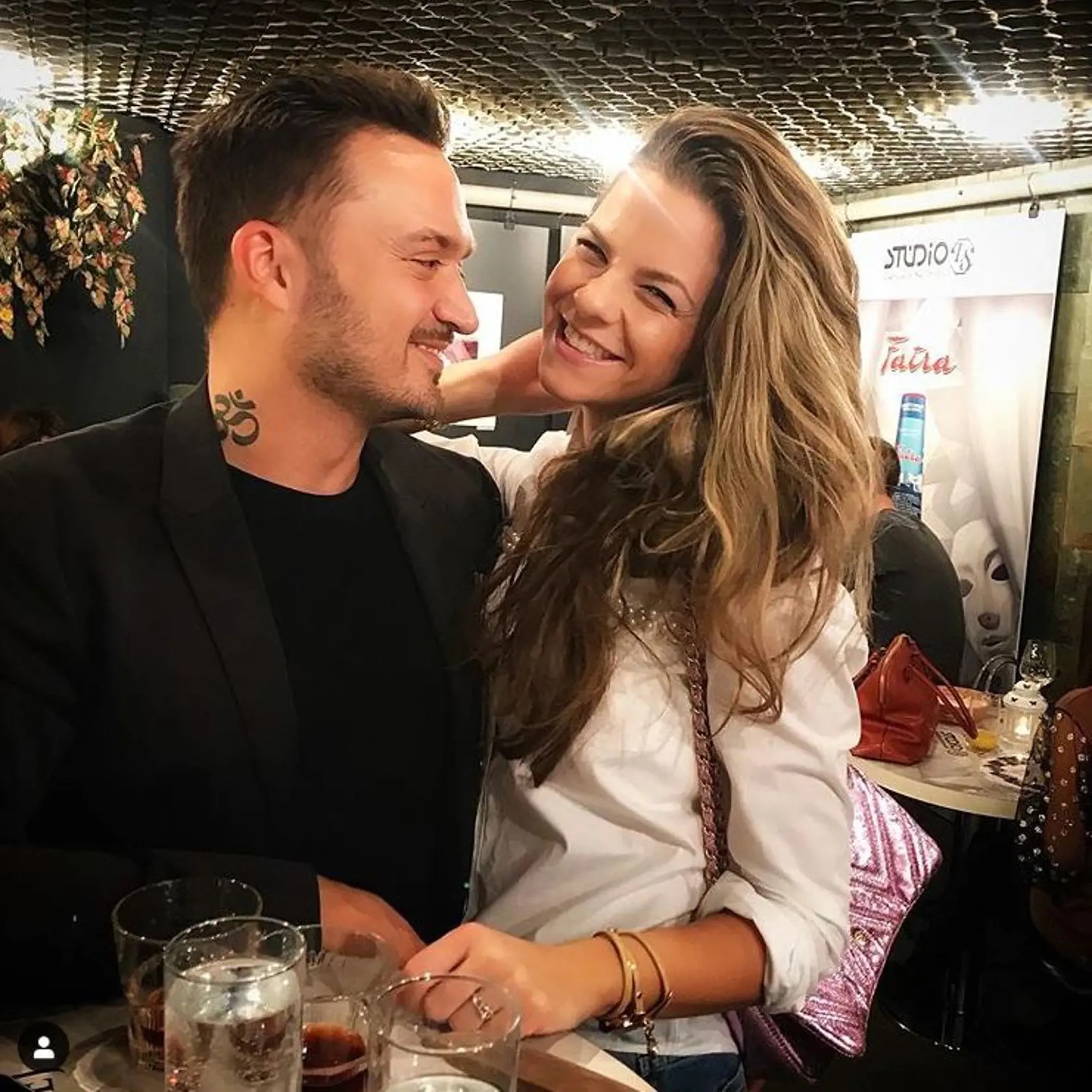 Robo Papp s priateľkou oslávili prvé výročie vzťahu. Prsteň na Veronikinej ruke vraj nie je zásnubný. Ten ešte len príde.