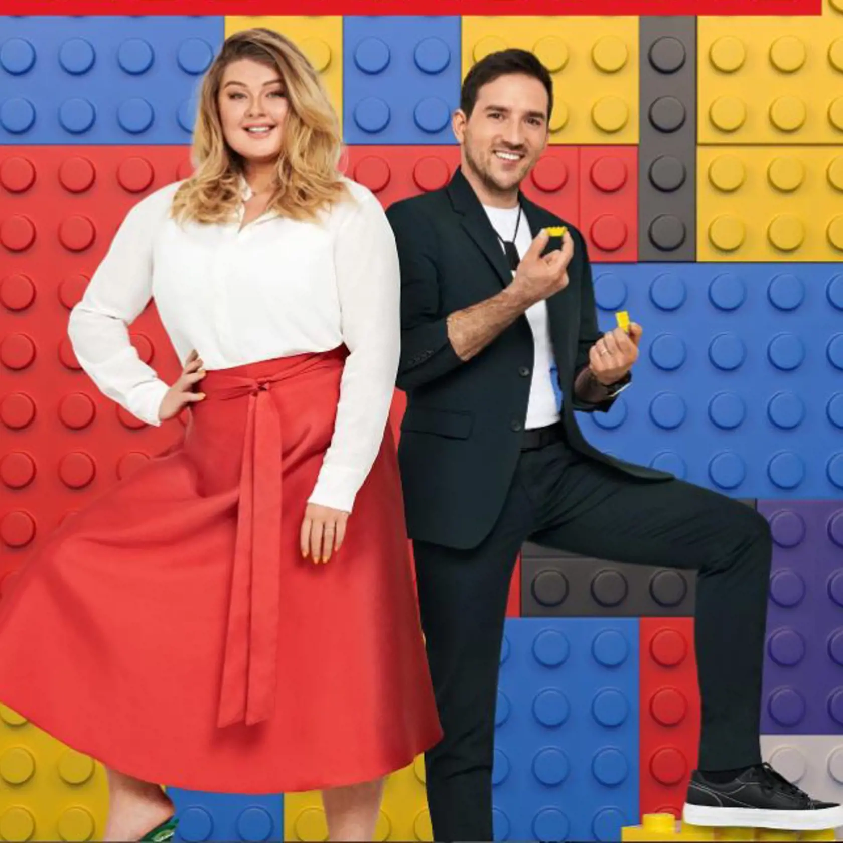 Evelyn a Matouš Ruml ako moderátori šou Lego Master.