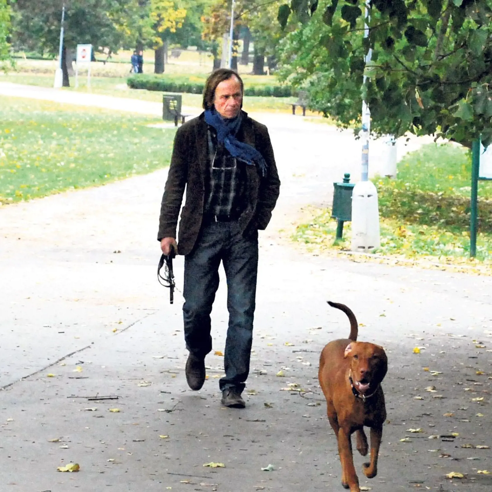 Karel stejně jako Laura vlastní maďarského ohaře