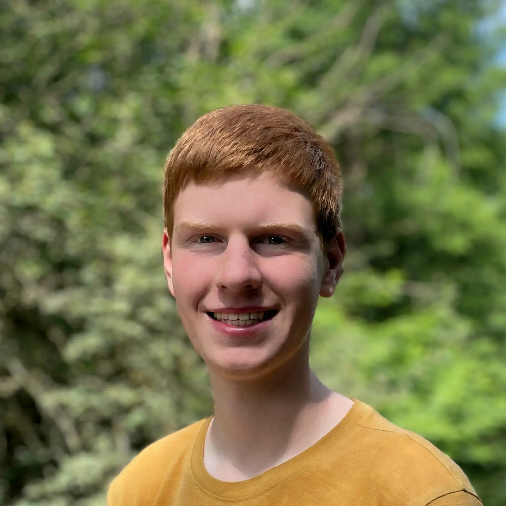 Lasse Stolley žije ako digitálny nomád vo vlakoch. Brázdi tak Nemecko, keď z vlaku vystúpi, rád ide na turistiku, alebo do mesta.