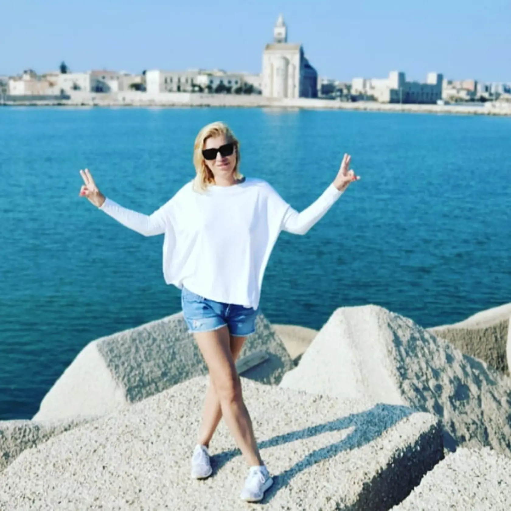 Gabika si užíva dovolenku v Taliansku. Fanúšik jej však nič nedaroval: "Pani zlatá, prečo v čase korony nedokážete sedieť doma na zadku a musíte cestovať? To nevydržíte mesiac doma? Veď ste už tento rok vystriedali viacero zahraničných dovolenkových destinácii... Fakt ste taká bezočivá a je vám ukradnuté to, že rozširujete vírus, ktorý zabíja? Nemáte žiadne svedomie! Vôbec si neuvedomujete, že neohrozujete len len seba, ale aj mnoho cudzích ľudí, ktorí si dávajú pozor," napísal rozhorčene.