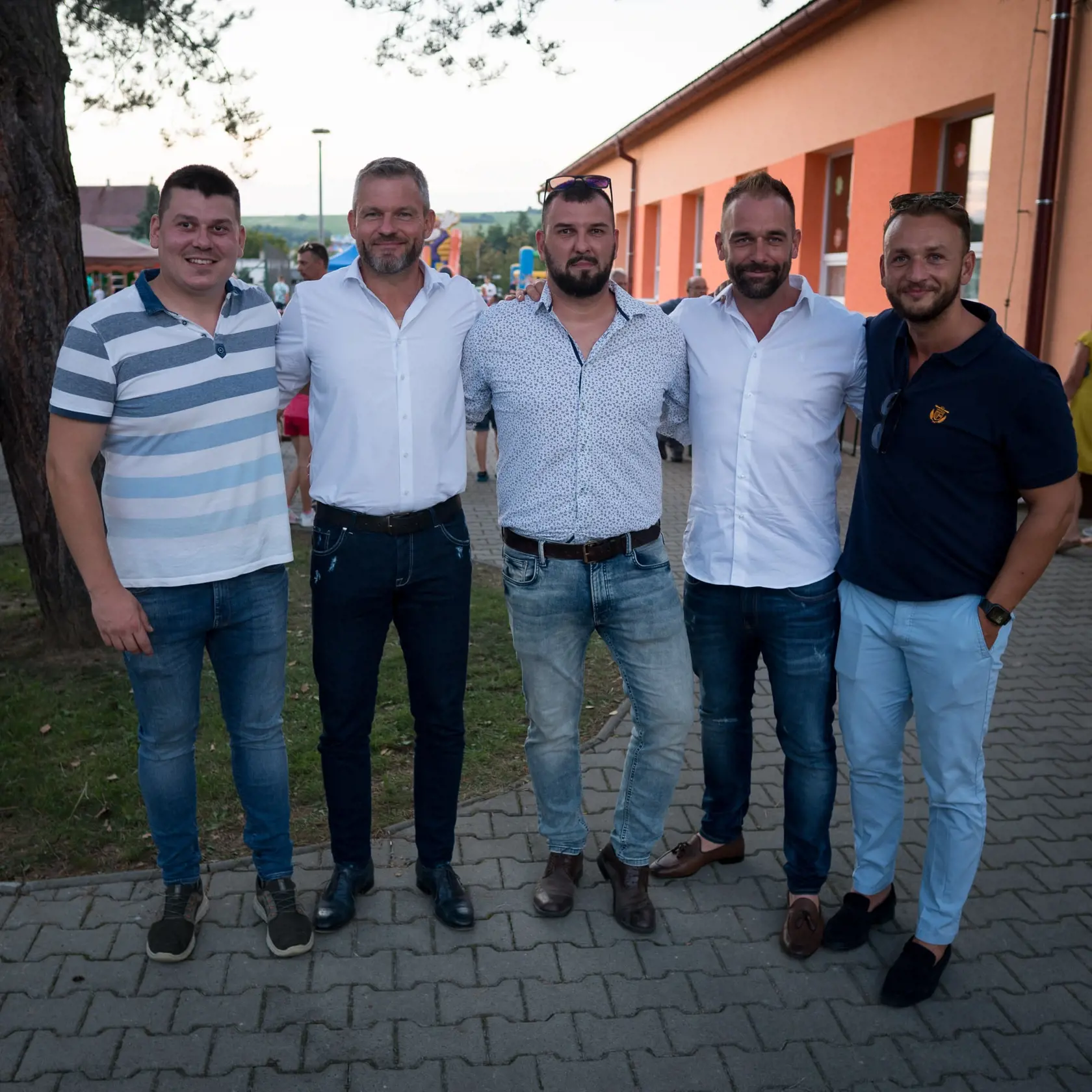 Peter Pellegrini (druhý zľava), Matúš Šutaj Eštok (prvý sprava).