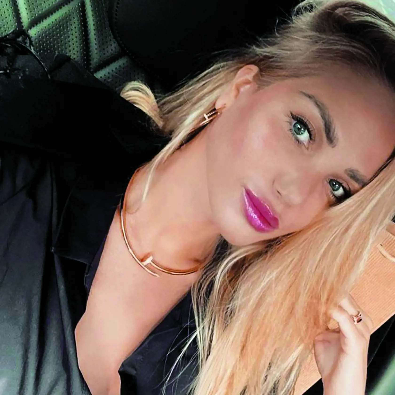 ZA CENU BYTU Cena náhrdelníka, ktorý Alena Pallová nosí, sa pohybuje od 36 400 až po 97 500 eur.