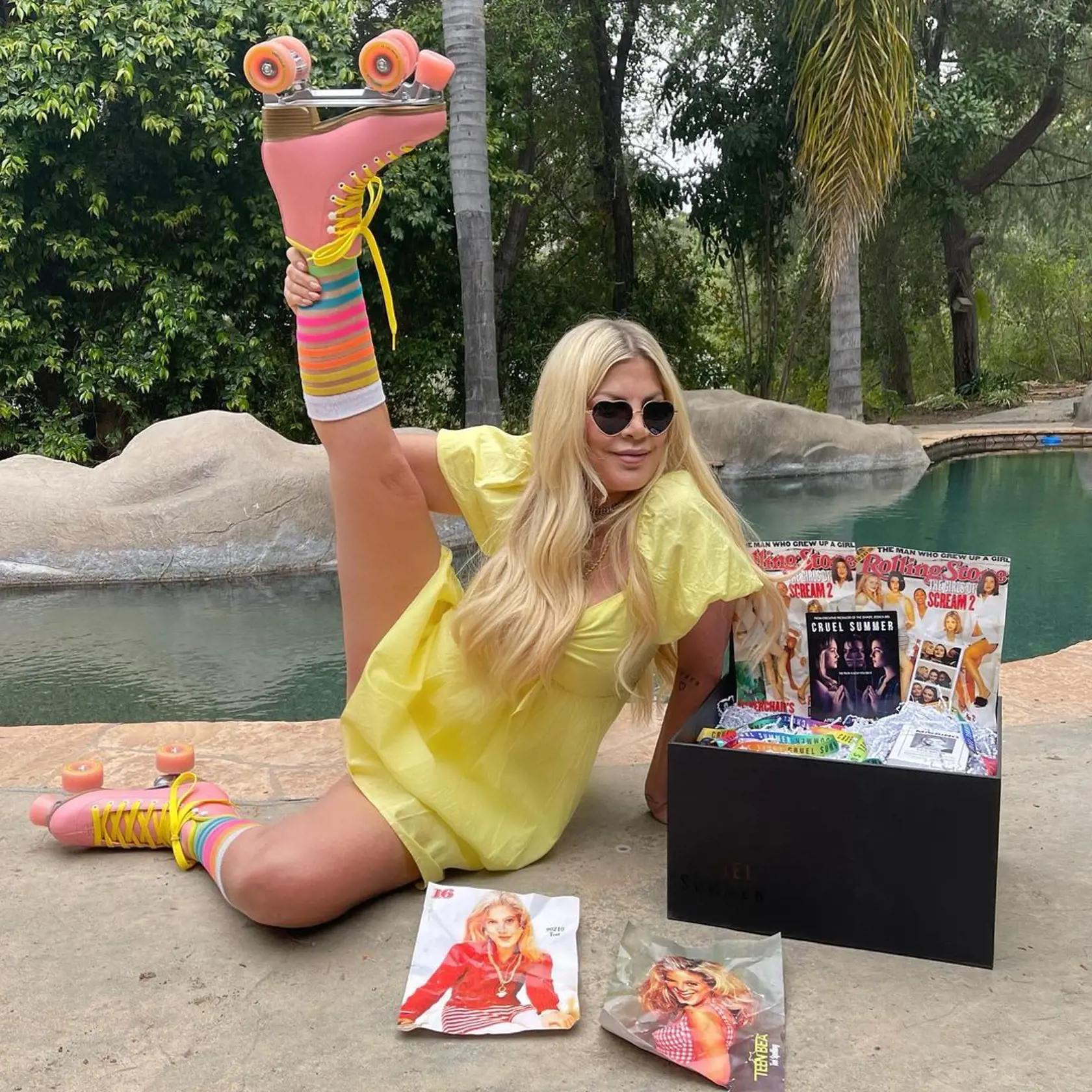 Tvár Tori Spelling poznačili plastiky.