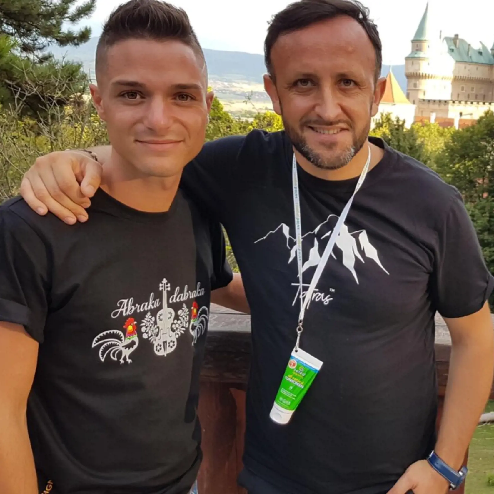 Dídžej Mairee je už s priateľmi s ktorými dovolenkoval v Dubaji doma. Či ale pôjde vypovedať na políciu, je otázne
