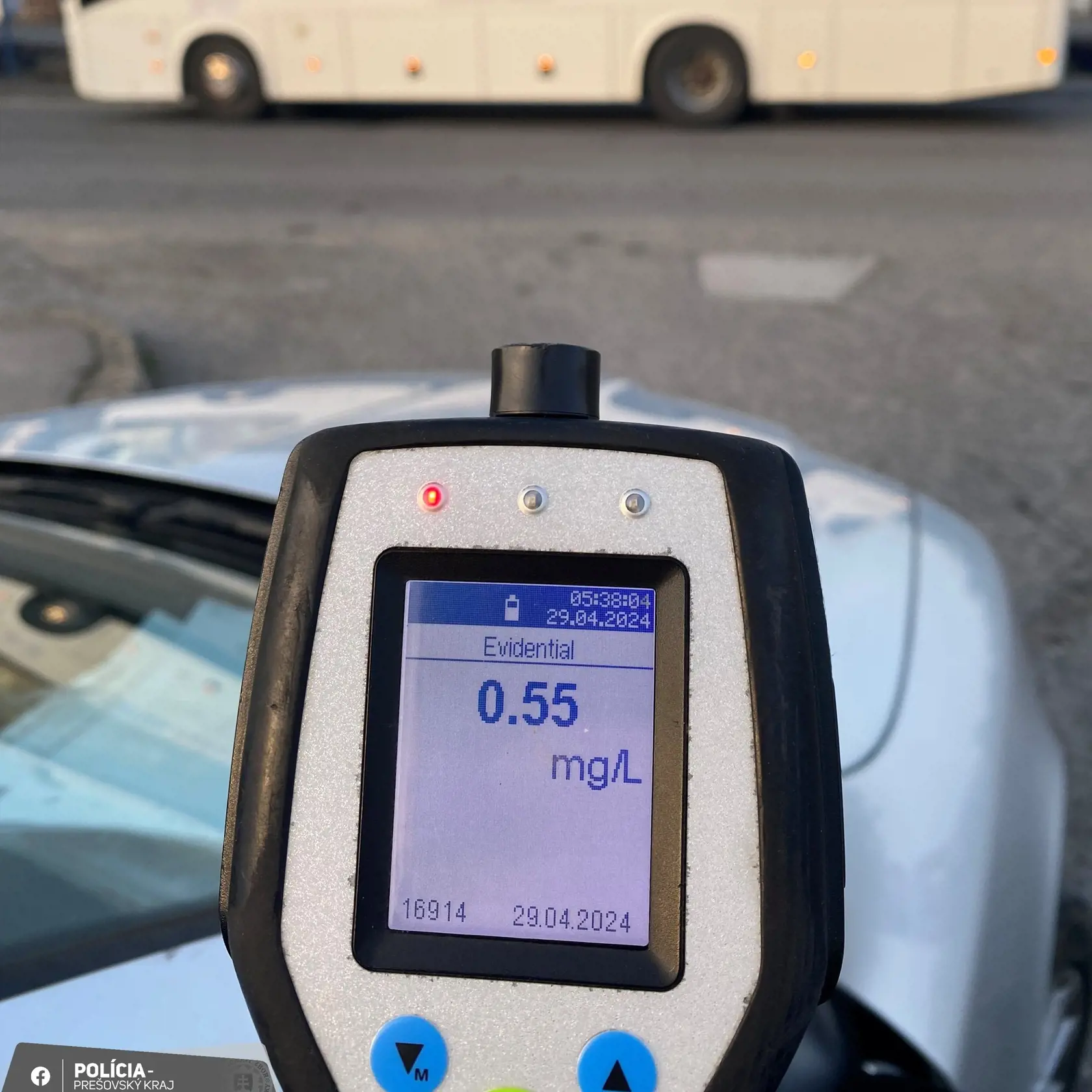 Polícia obvinila vodiča autobusu, ktorý pri výkone služby v Levoči nafúkal viac ako promile.
