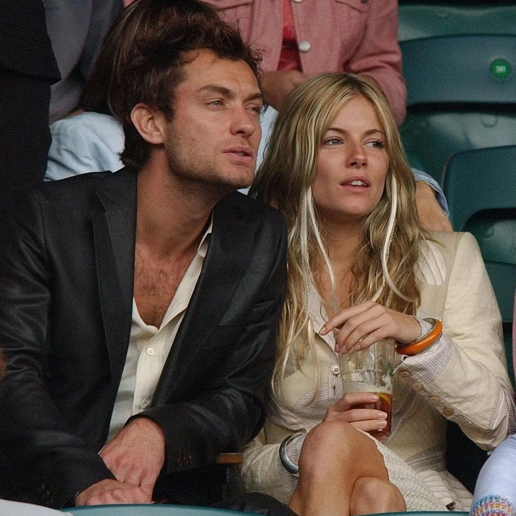 Herečka Sienna Miller sa s hercom rozišla potom, čo nedokázala viac tolerovať jeho milenky.