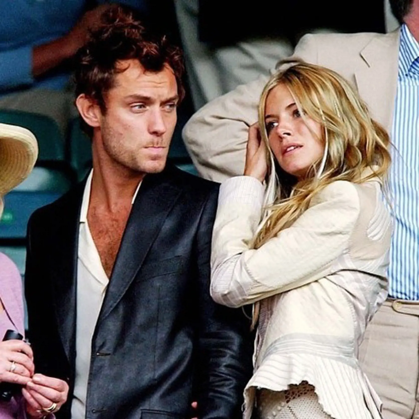 Herec je sukničkár. Herečka Sienna Miller sa s hercom rozišla potom, čo nedokázala viac tolerovať jeho milenky.
