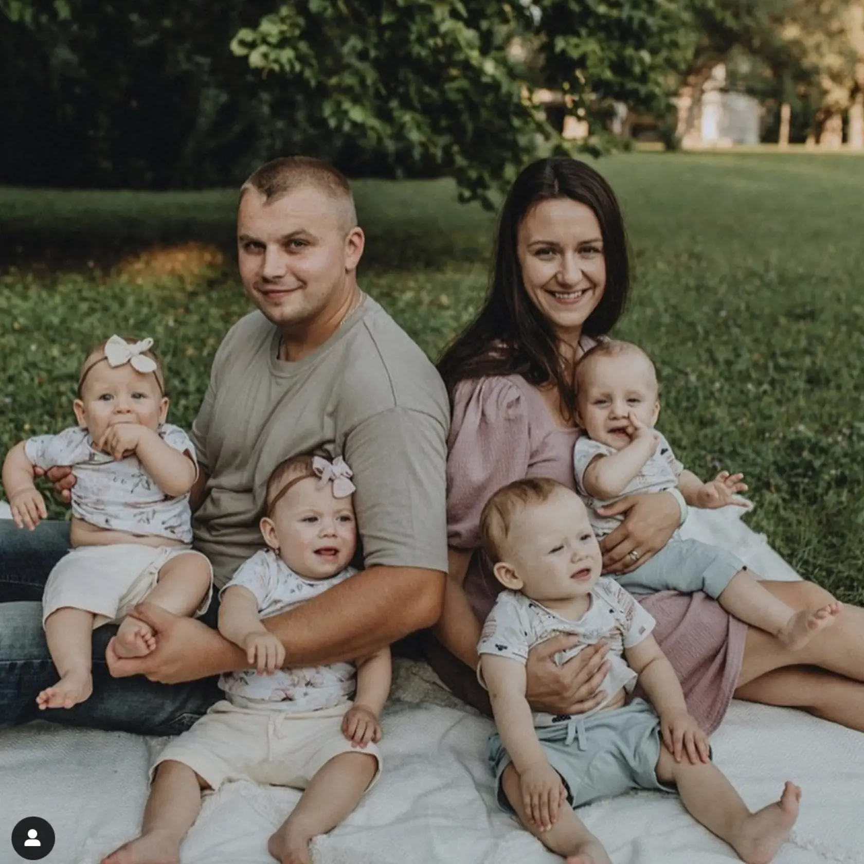 S rozpoznávaním problémy Križalkovičovci nemajú, vraj sa ich štvorčatá na seba nepodobajú. "Sú štvorvaječné, v podstate sú ako súrodenci. Nemajú také črty, že by som ich nevedela rozoznať. Dokonca aj v noci po tme, keď mi ich manžel nesie do izby, tak ja už viem, s ktorým prišiel," prekvapuje.