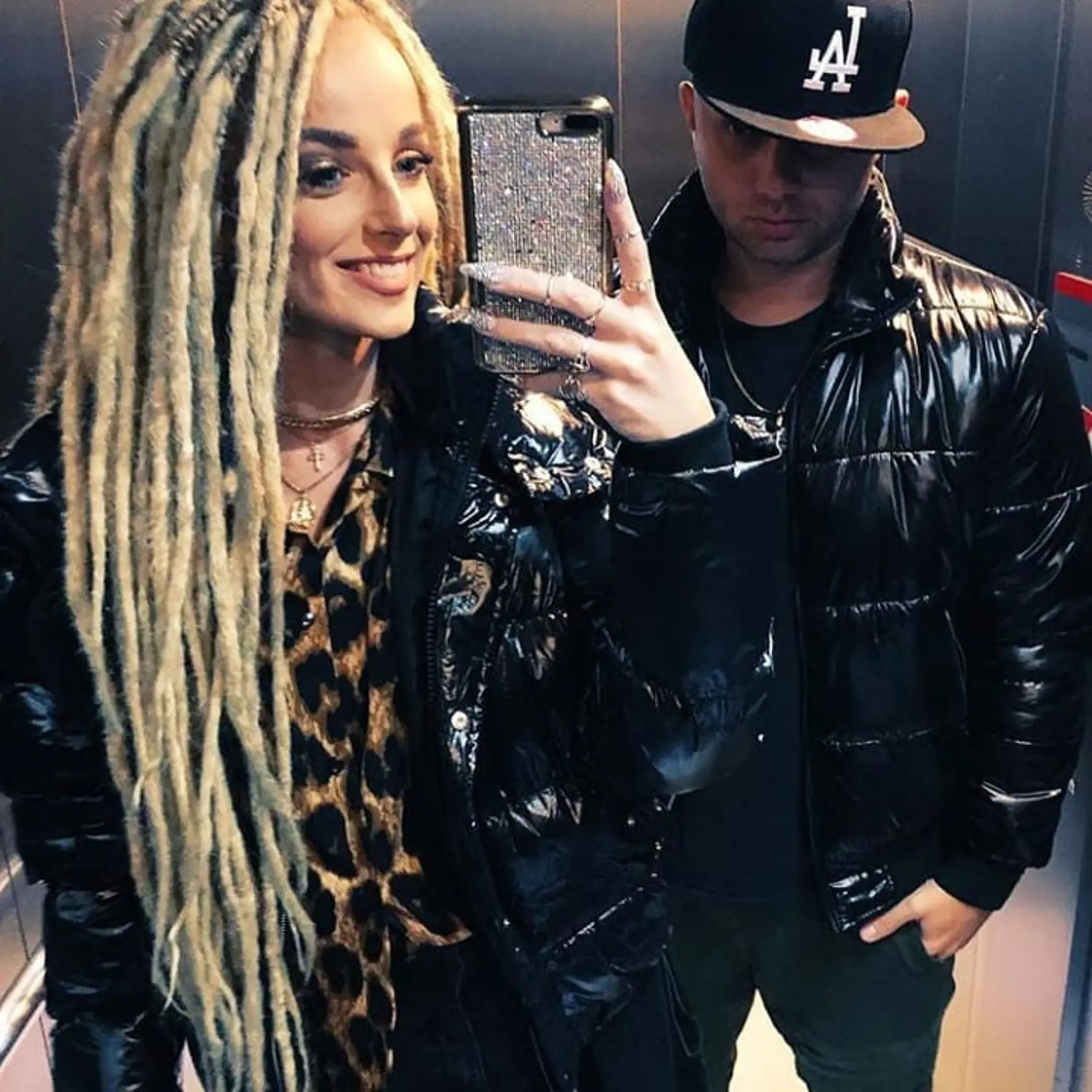 Speváčka Sima bola obeťou sexuálneho zneužívania keď mala len 14 rokov.