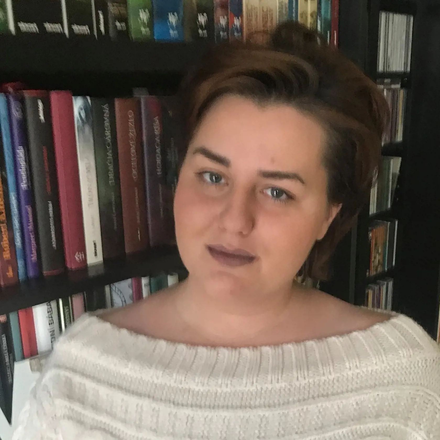 Slovensko zasiahla mimoriadne smutná správa. V mladom veku zomrela scenáristka Dominika Madro.