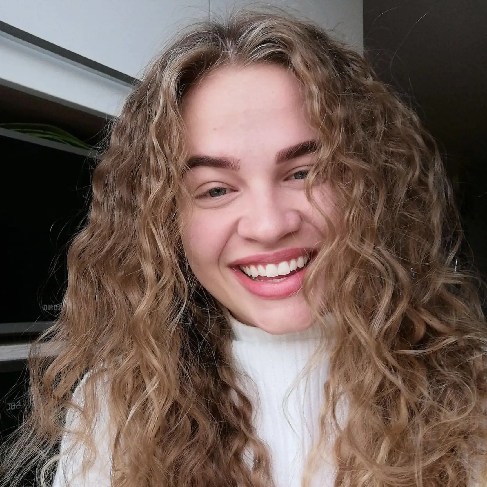Mladšiu verziu Edity Kučerovej v Dunaji, k vašim službám hrá Alexandra Sokolová.