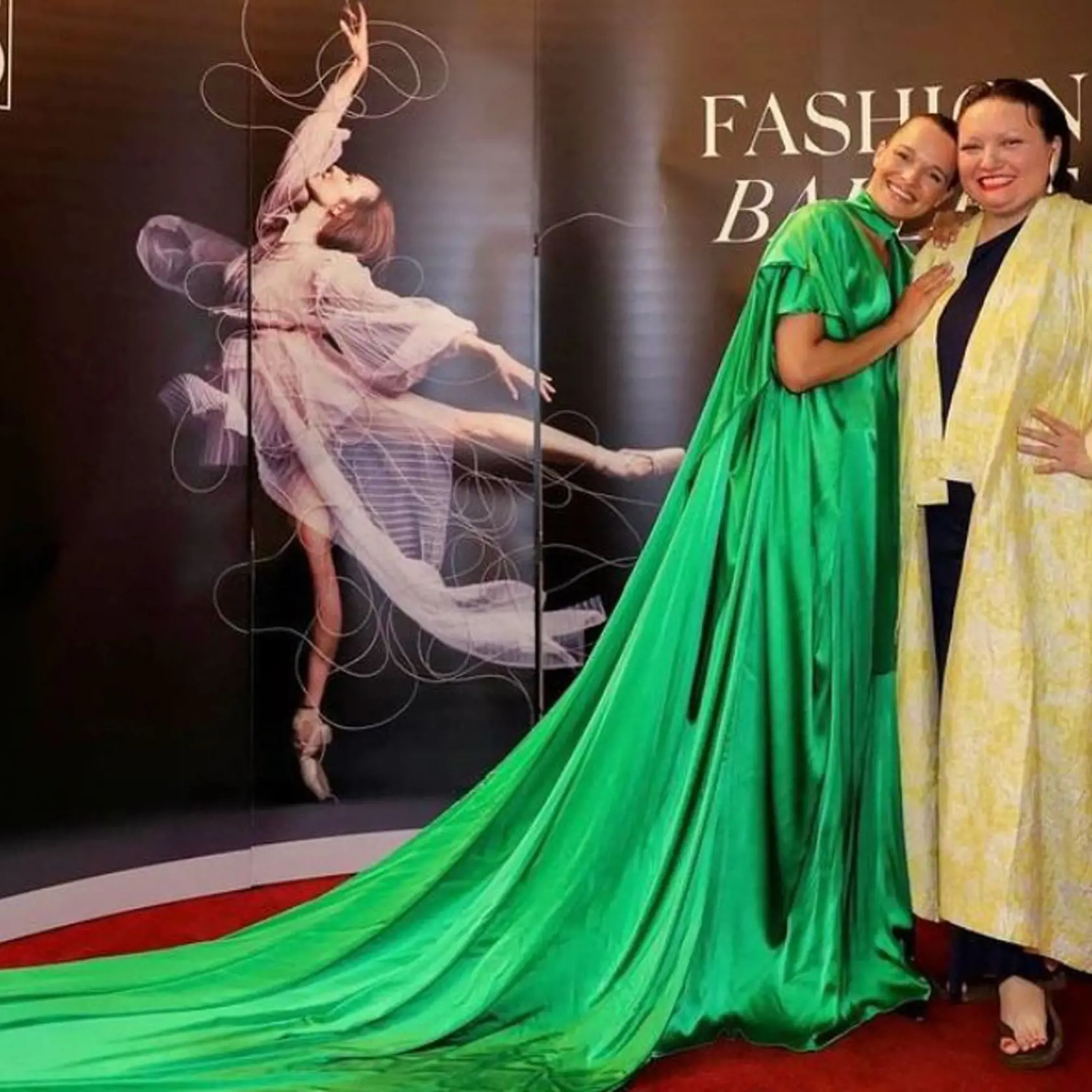 Romana Tabák v šatách od Michaely Ľuptákovej.