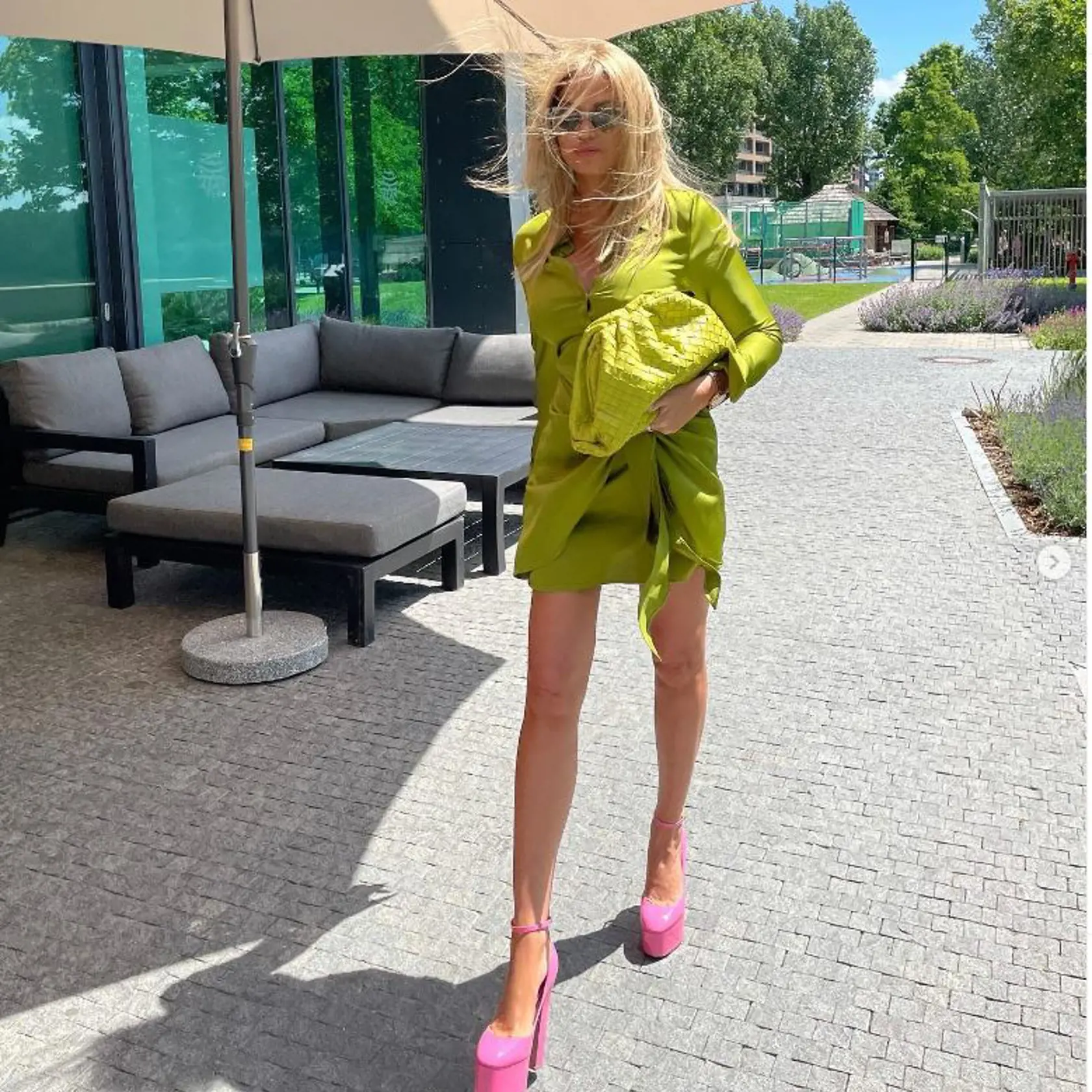 Alena Pallová na platformách.