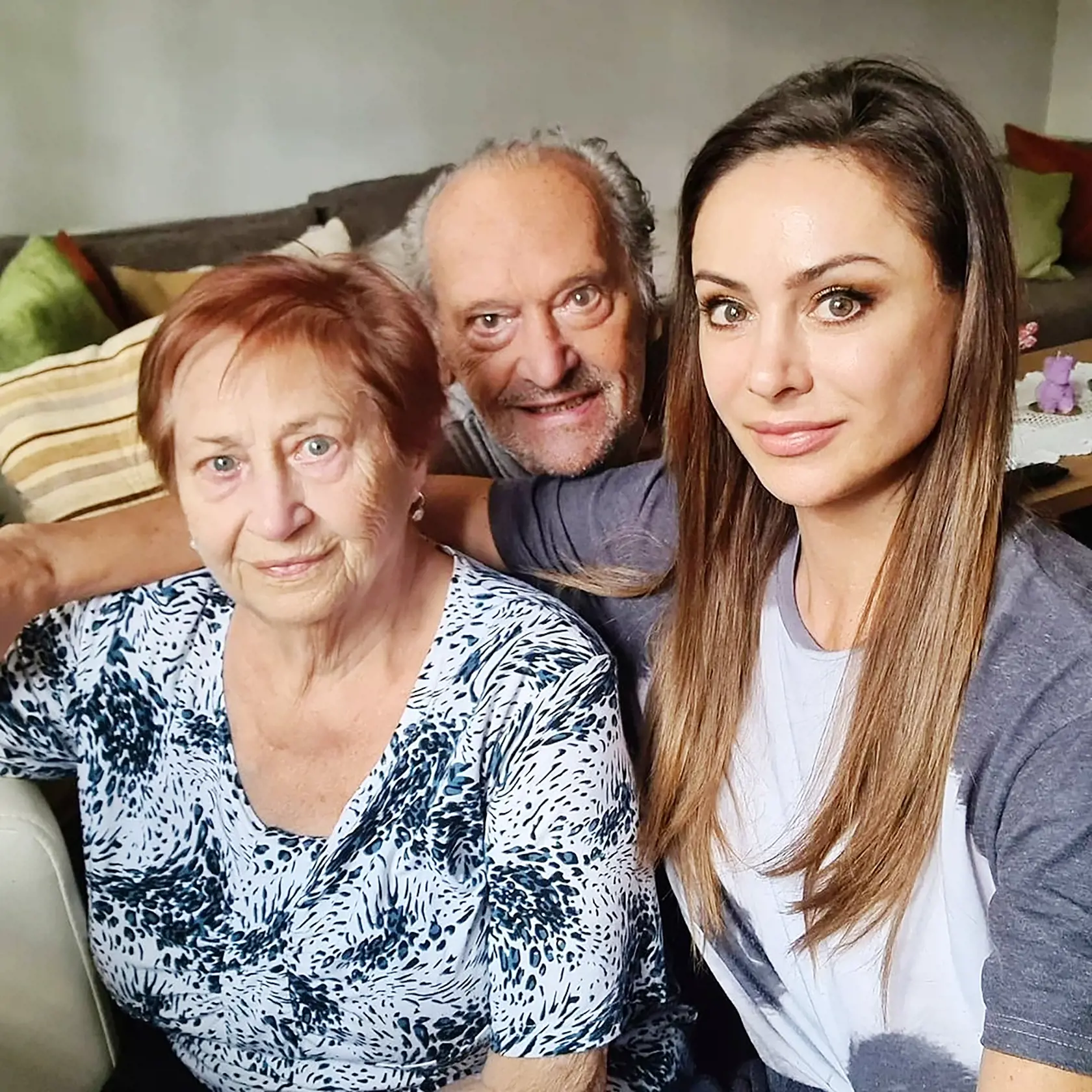 Zora s rodičmi.