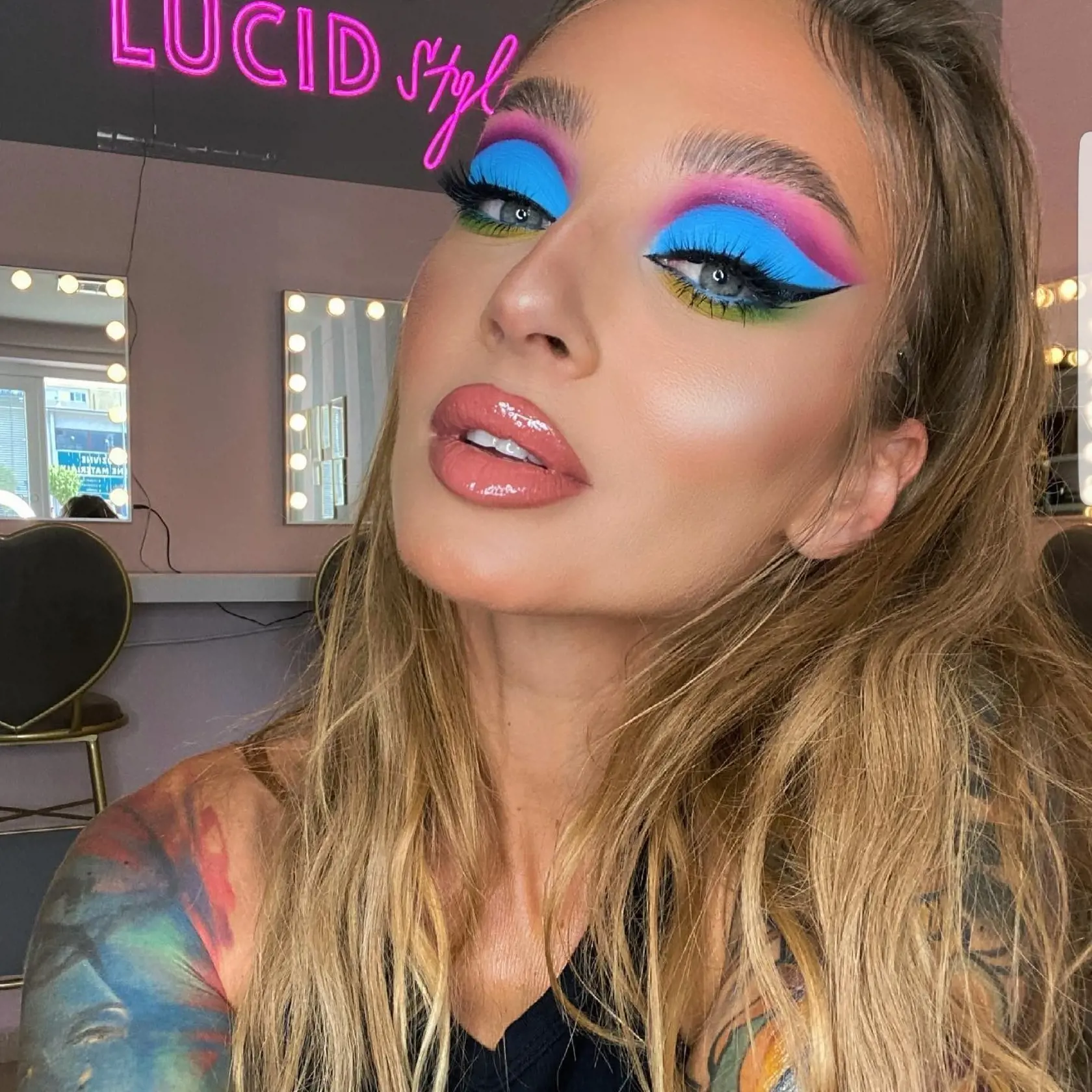 Lucia Lucid Sládečková sa vypracovala na vplyvnú influecerku a vizážistku. Do biznisu na sociálnych sieťach už zapojila aj svoju dcéru Lydku.