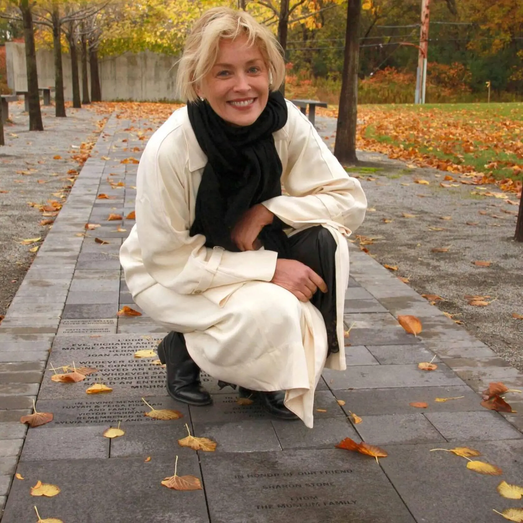 Slávna herečka SHARON STONE, ktorá práve oslavuje 65. narodeniny, sa však vždy pozviechala a kráčala ďalej.