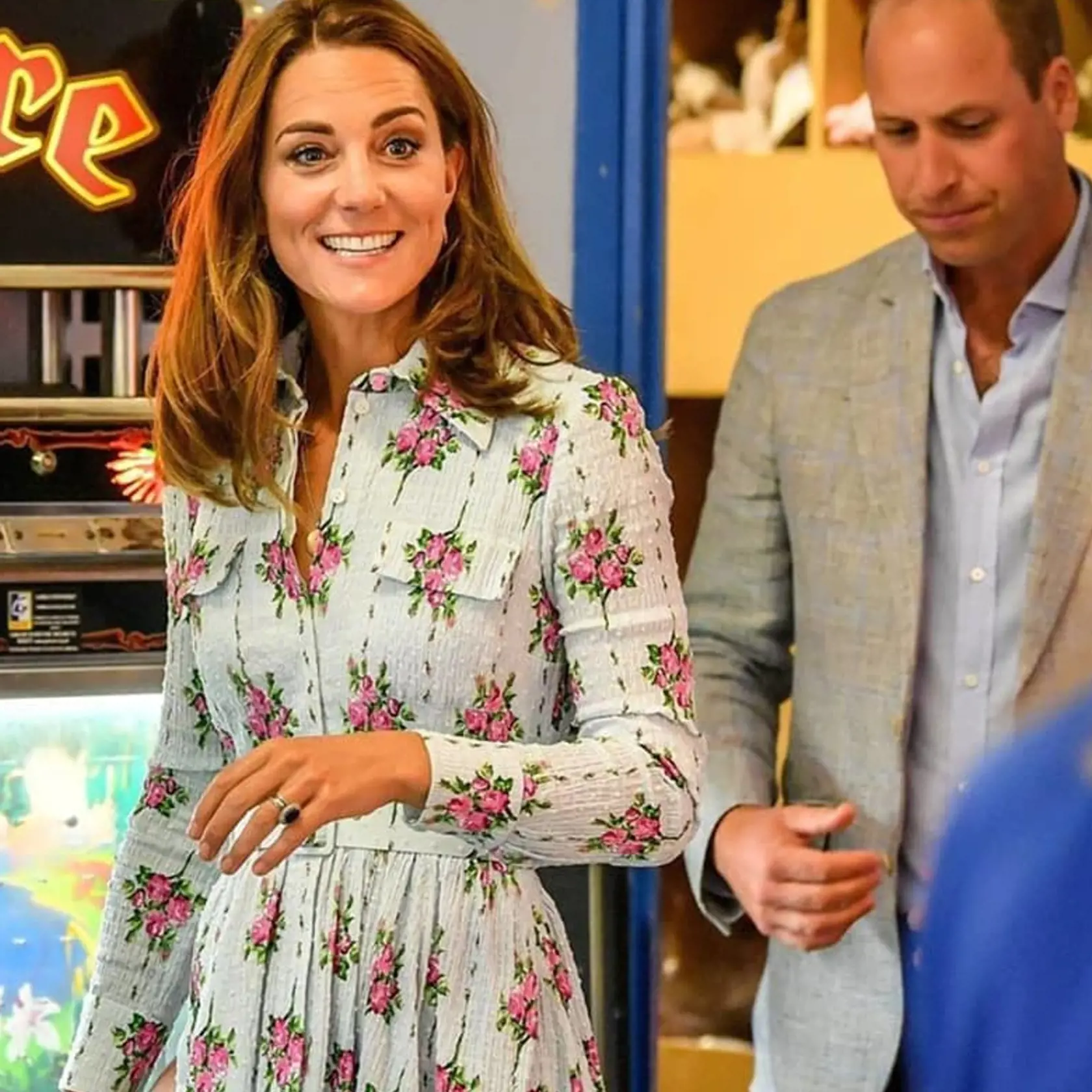 Kate s Williamom na záberoch akoby omladli o dobrých desať rokov. Neváhali vyskúšať ani výherné automaty, v ktorých sa Kate snažila uloviť chutné plyšové zvieratko.