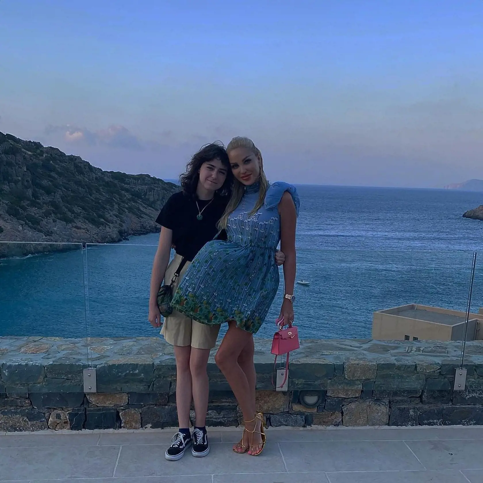 Alena Pallová s mladšou sestrou