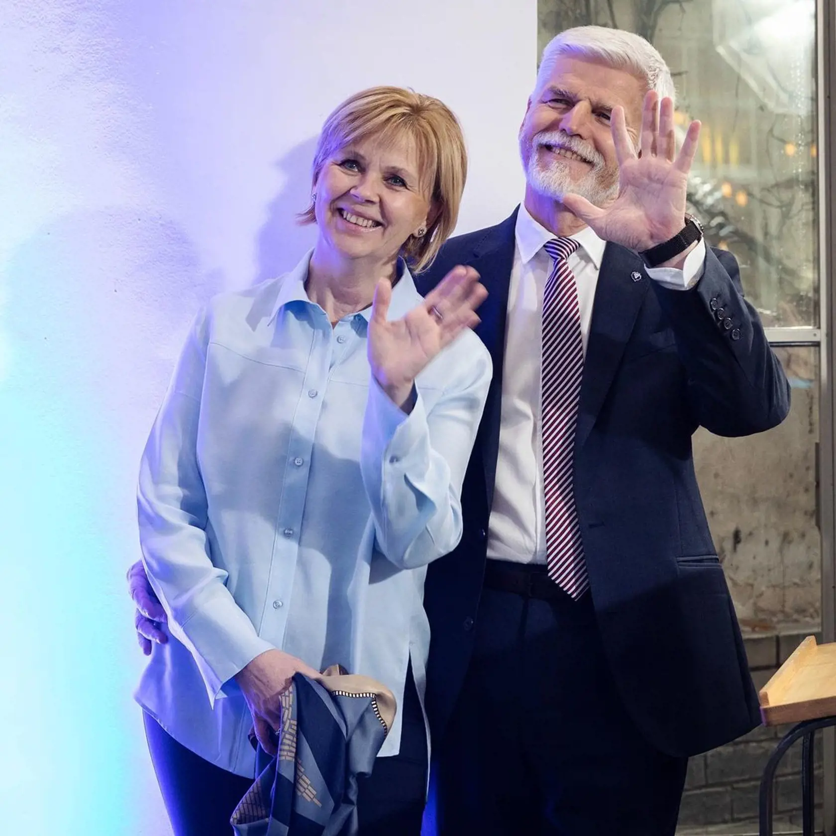 V súkromí a vo voľnom čase má Eva Pavlová rada džínsy alebo priliehavé nohavice, saká a košele. "Tie jej aj veľmi pristanú. Je to outfit modernej silnej sebestačnej ženy,” hovorí dizajnérka Pivcová, ktorá oblieka prezidentský pár..