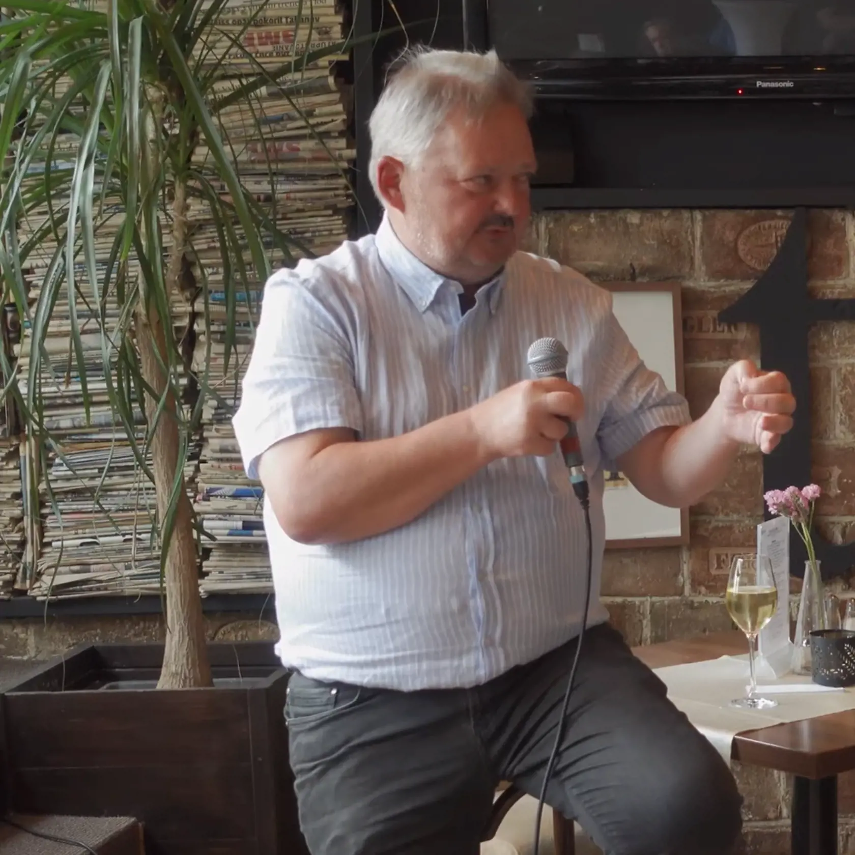 Ján Füle bol hovorcom prezidenta Rudolfa Schustera. Jeho otázky boli poriadne ostré.