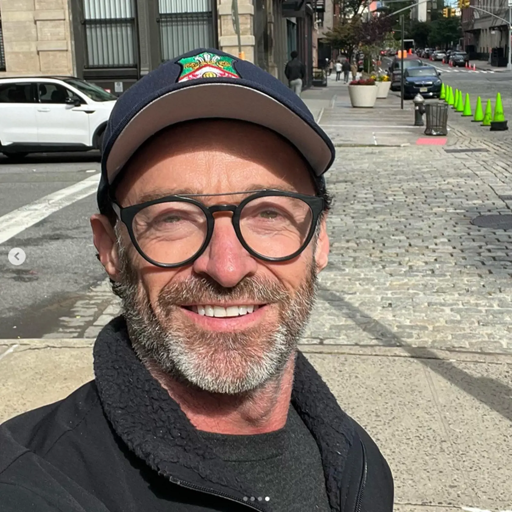 Opäť sexi a usmiaty. Hugh Jackman po návšteve barbera doslova žiaril.