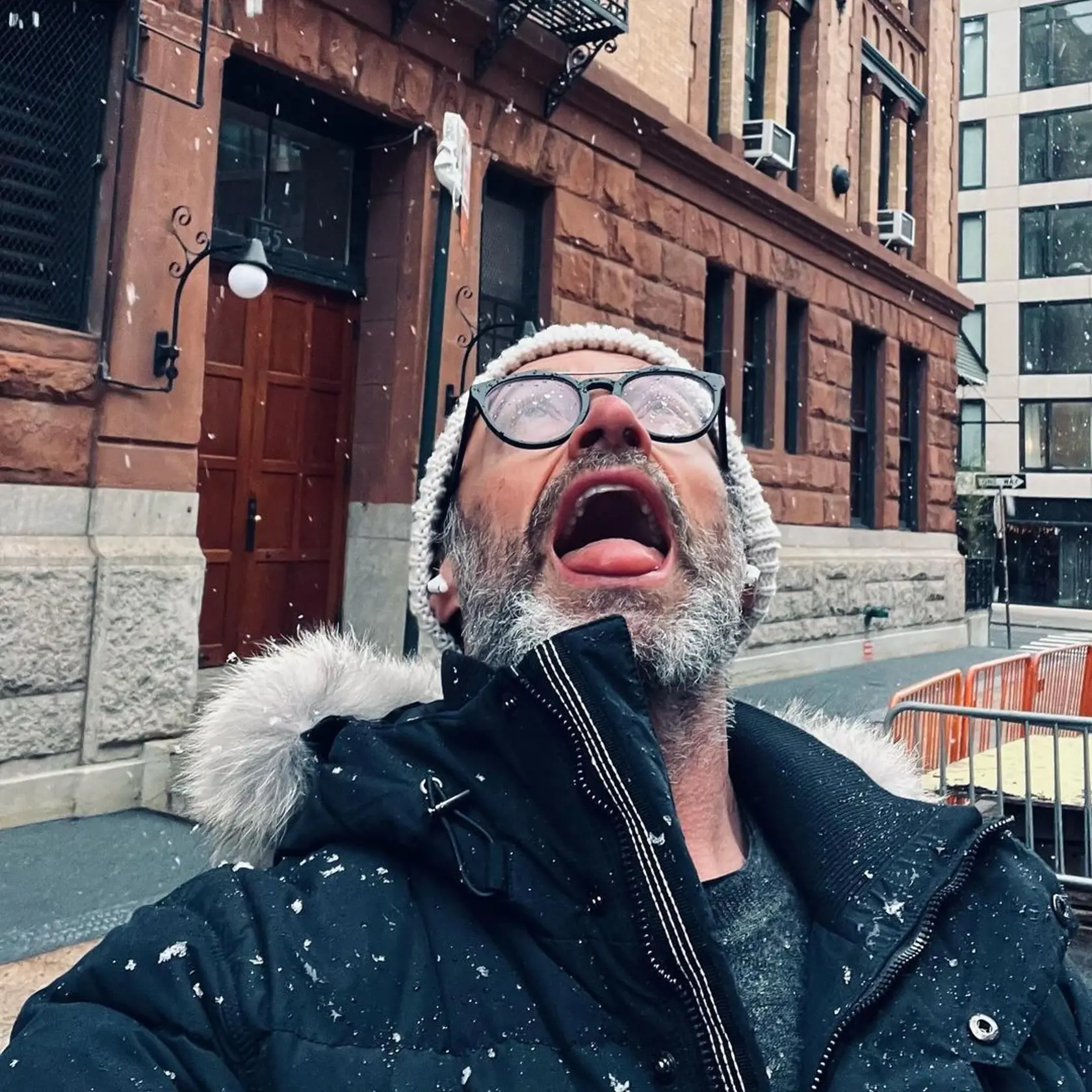 Hugh Jackman miluje vločky.