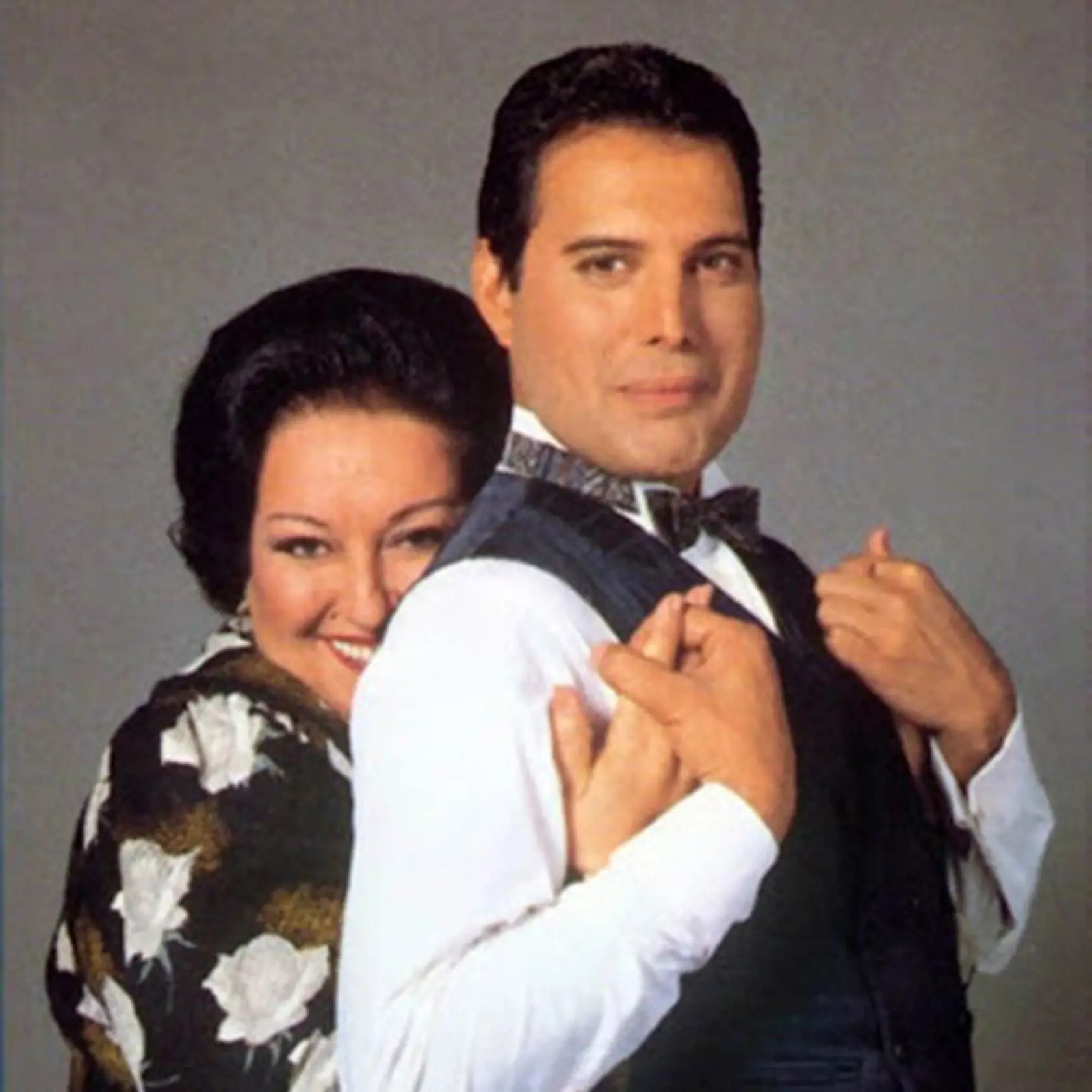 Spevák Queen Freddie Mercury a sopranistka Montserrat Caballé.