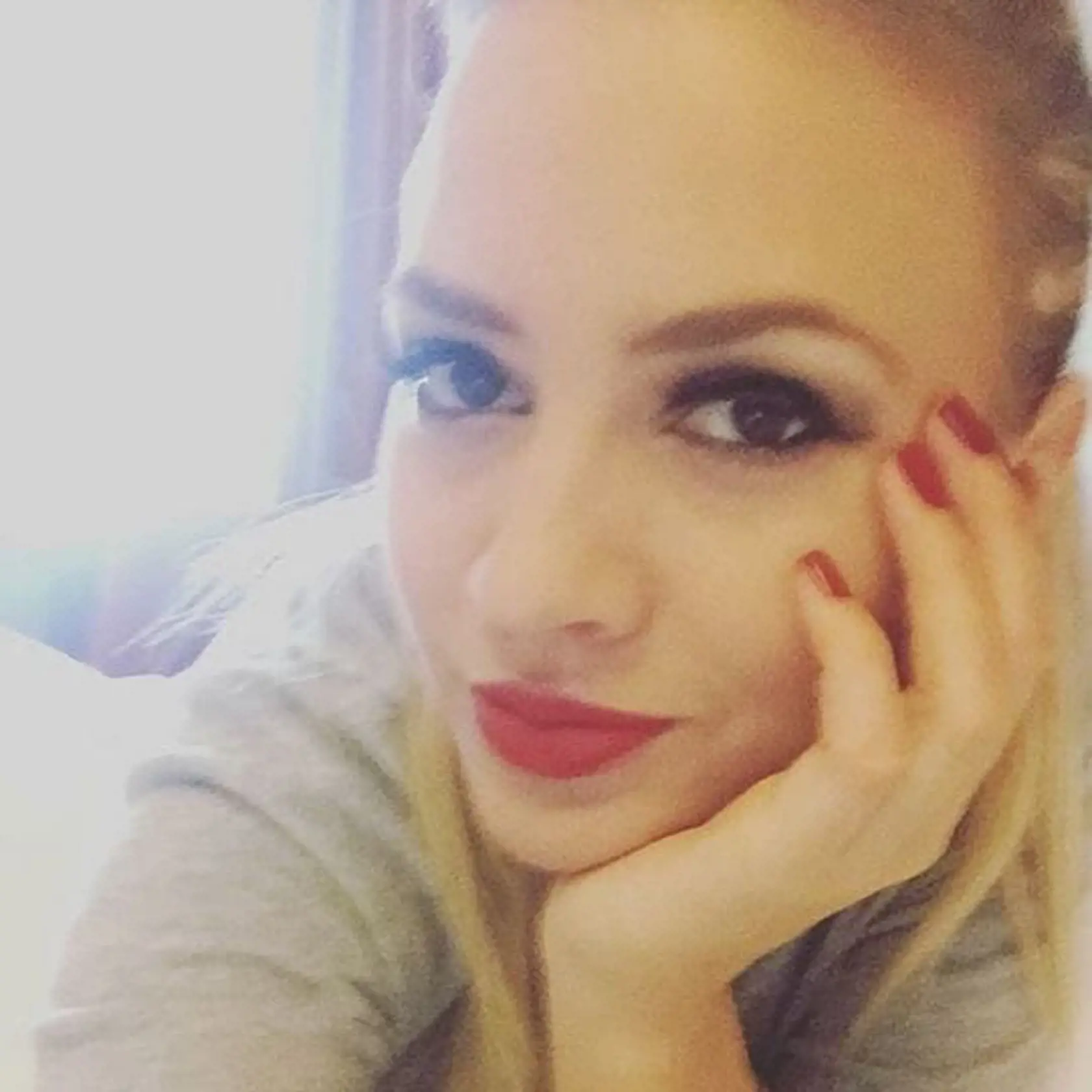 Barbora Rakovská sa rada fotí selfie.