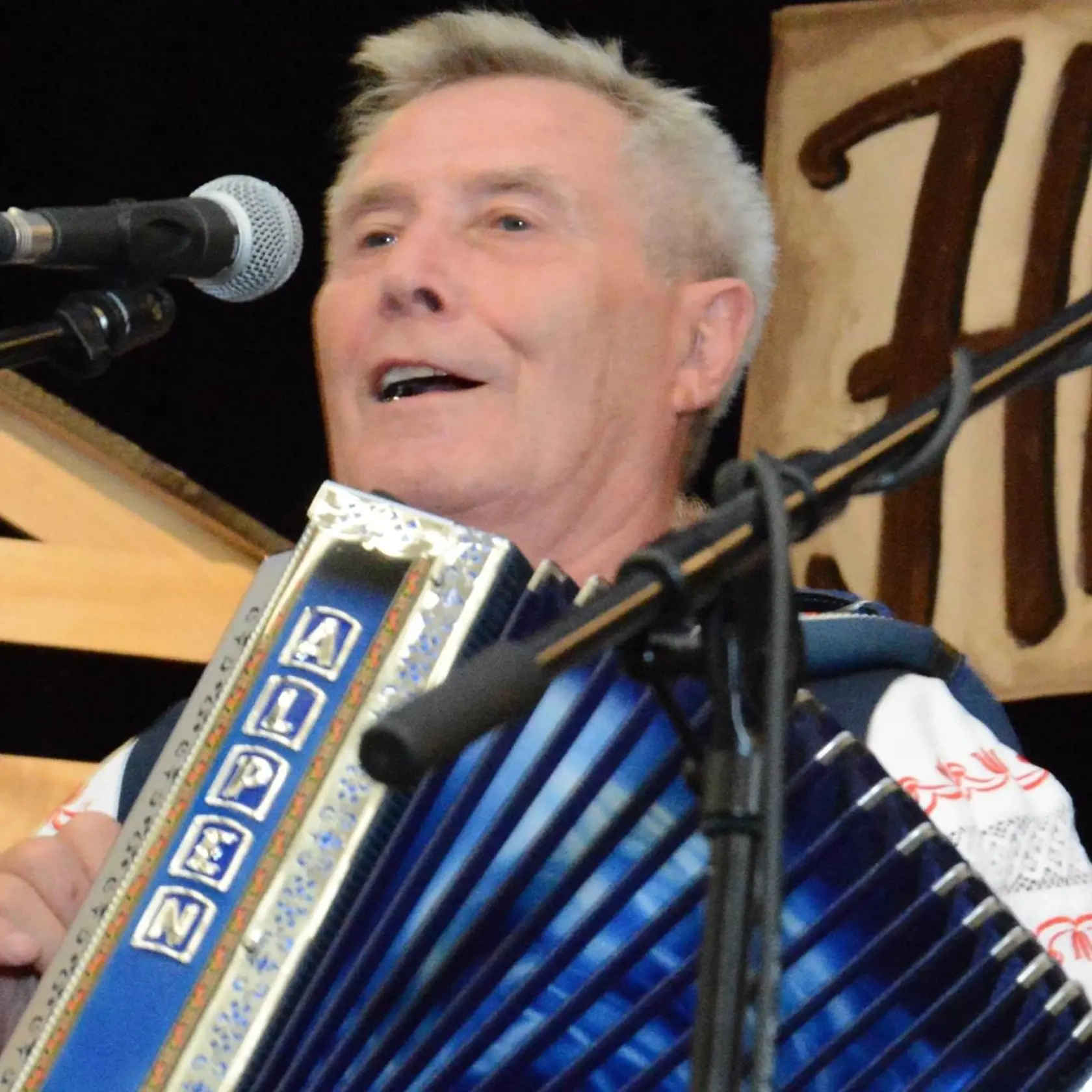 Vo štvrtok nás navždy opustil obľúbený hudobník a harmonikár Ján Rapan, ktorý prehral boj s ťažkou chorobou. Smutnú správu oznámila jeho rodina.