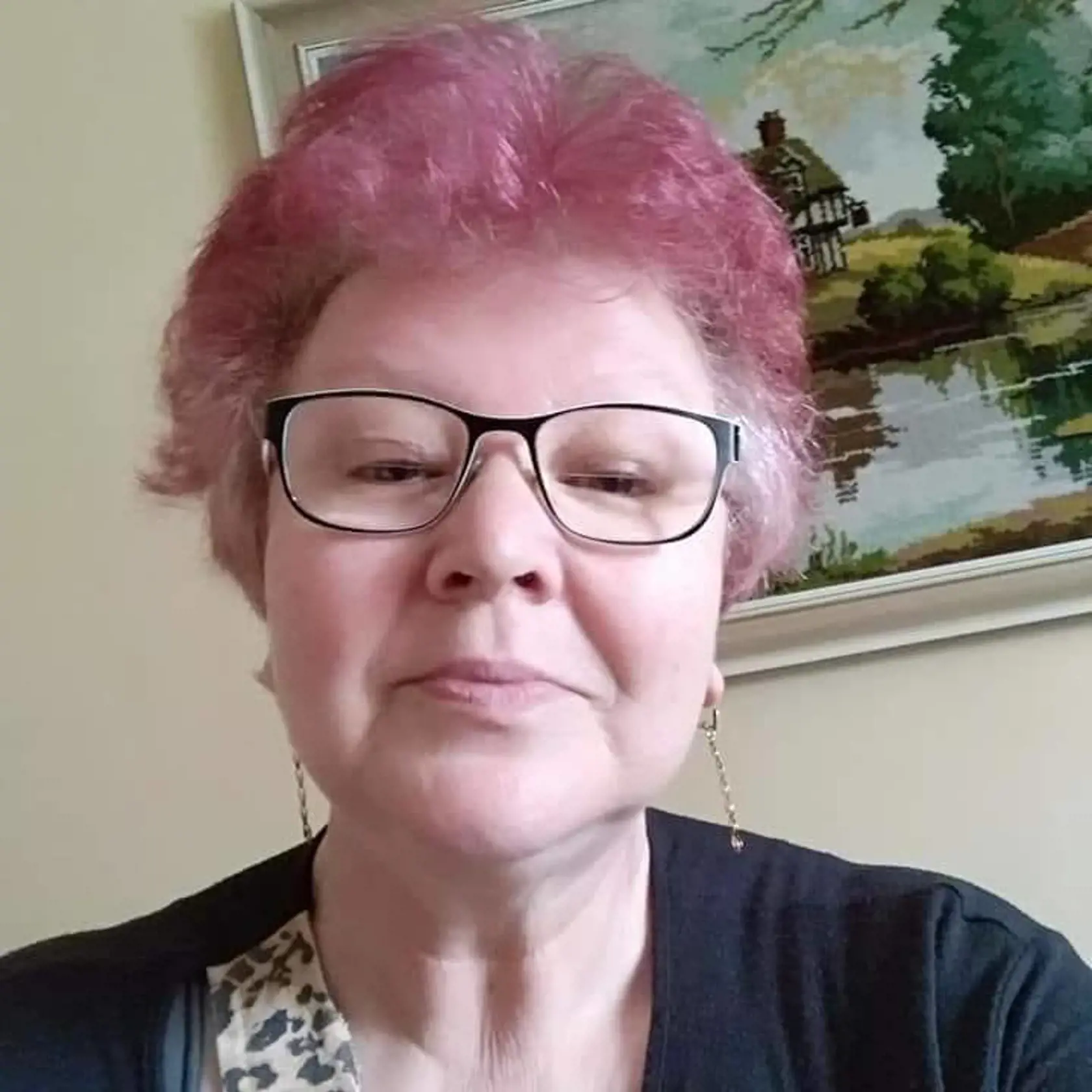 „Aj u nás na dedine, okres Partizánske, a som napálená. Dcéra prišla z nočnej z nemocnice a zobudili ju, aby si okamžite prišla po deti. To chcú už úplne destabilizovať celú republiku? Kto je to? “
Edit Artimová Oravská