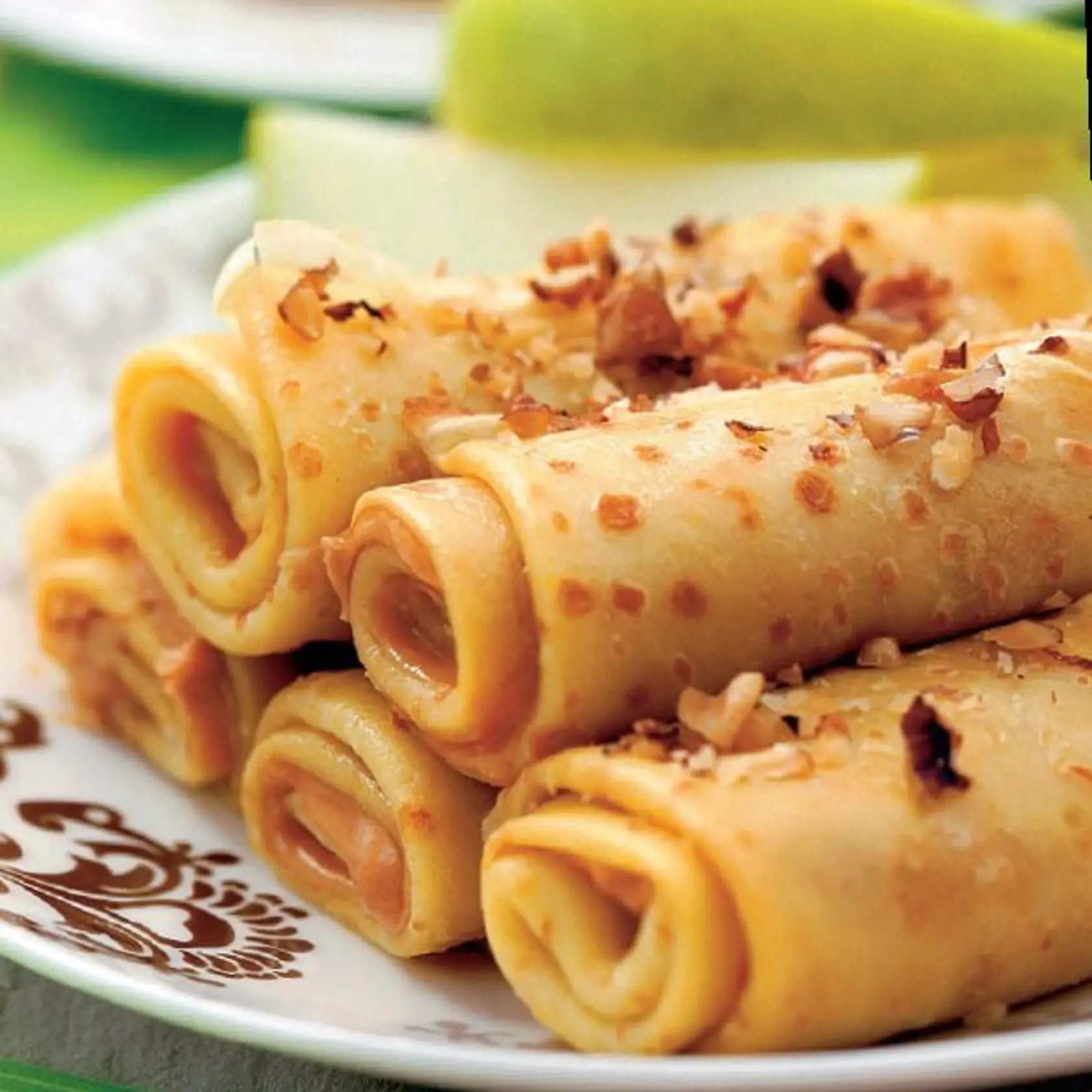 Palacinky s arašidovým maslom a orechmi