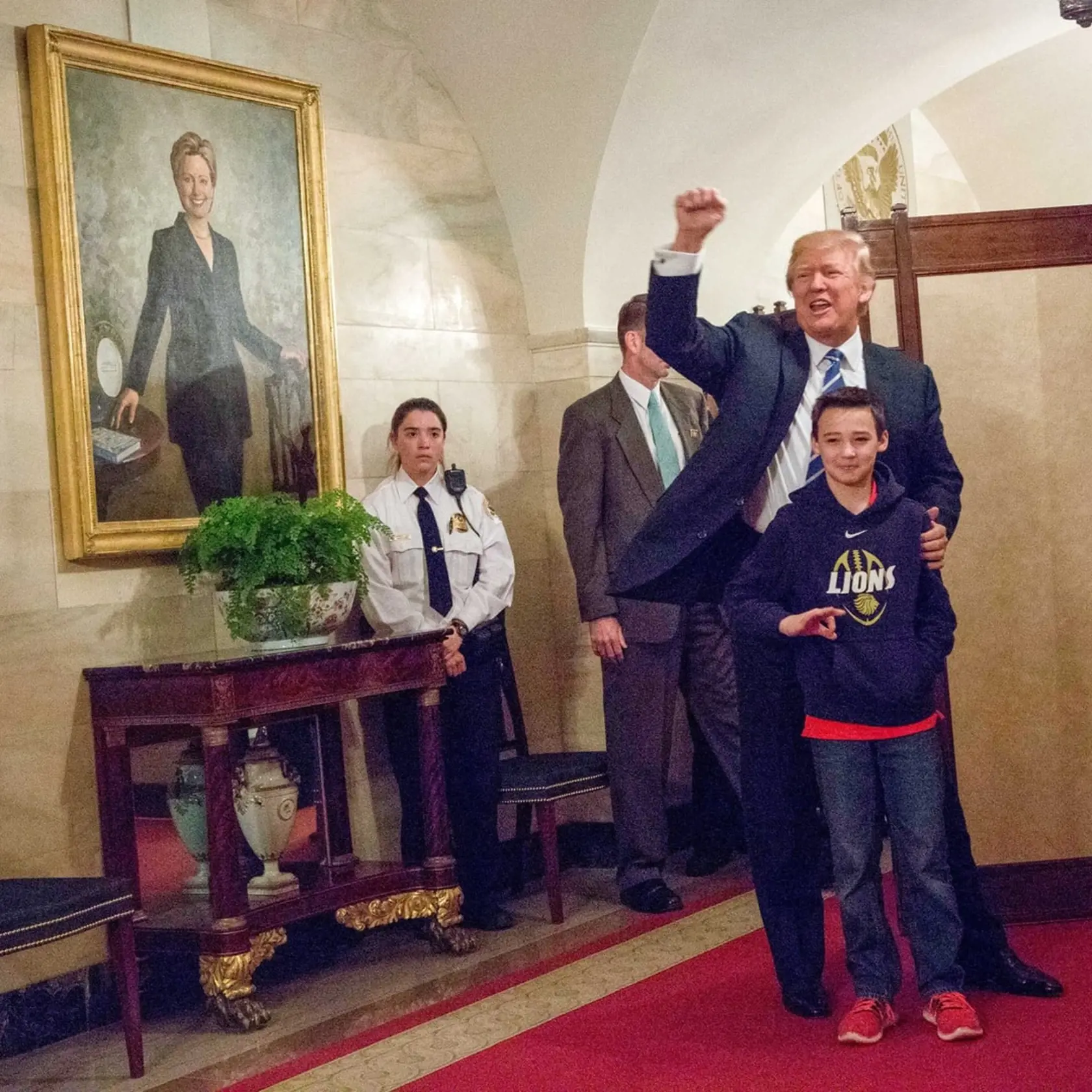 Donald Trump počas prehliadky prekvapil skupinu školákov. 