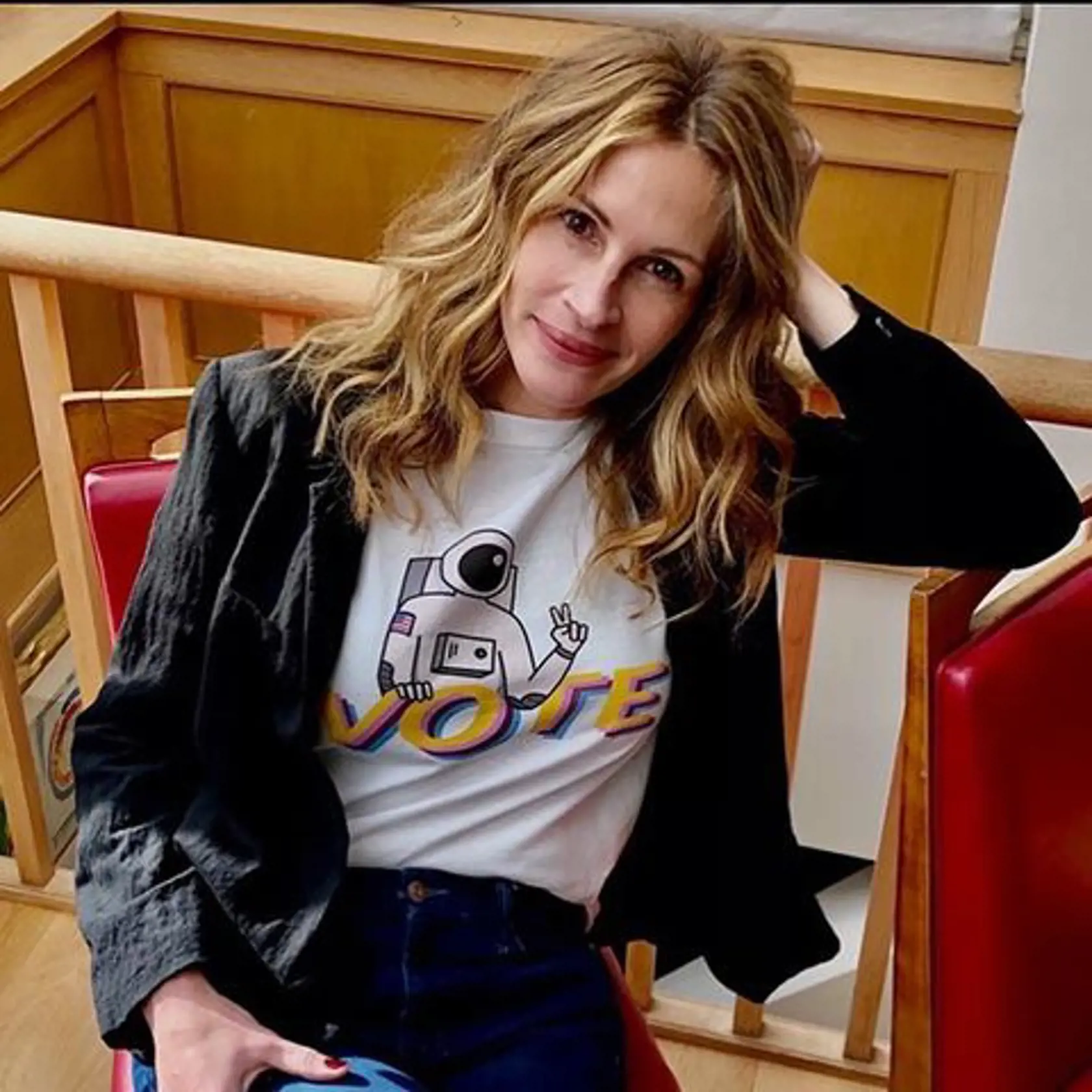 Herečka Julia Roberts začala počas pandémie zverejňovať fotografie bez mejkapu. Fanúšikov povzbudzuje k zvládnutiu ťažkej situácie.