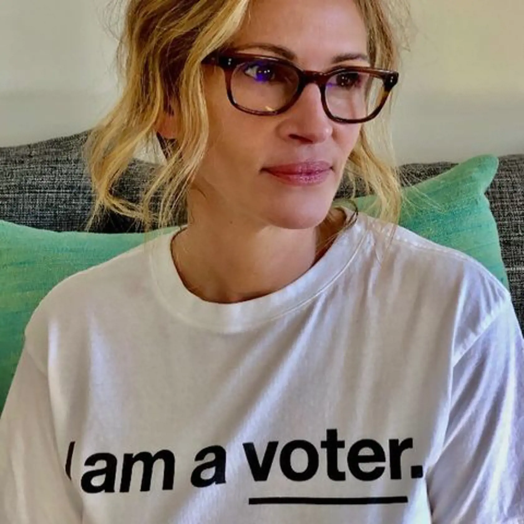 Herečka Julia Roberts začala počas pandémie zverejňovať fotografie bez mejkapu. Fanúšikov povzbudzuje k zvládnutiu ťažkej situácie.