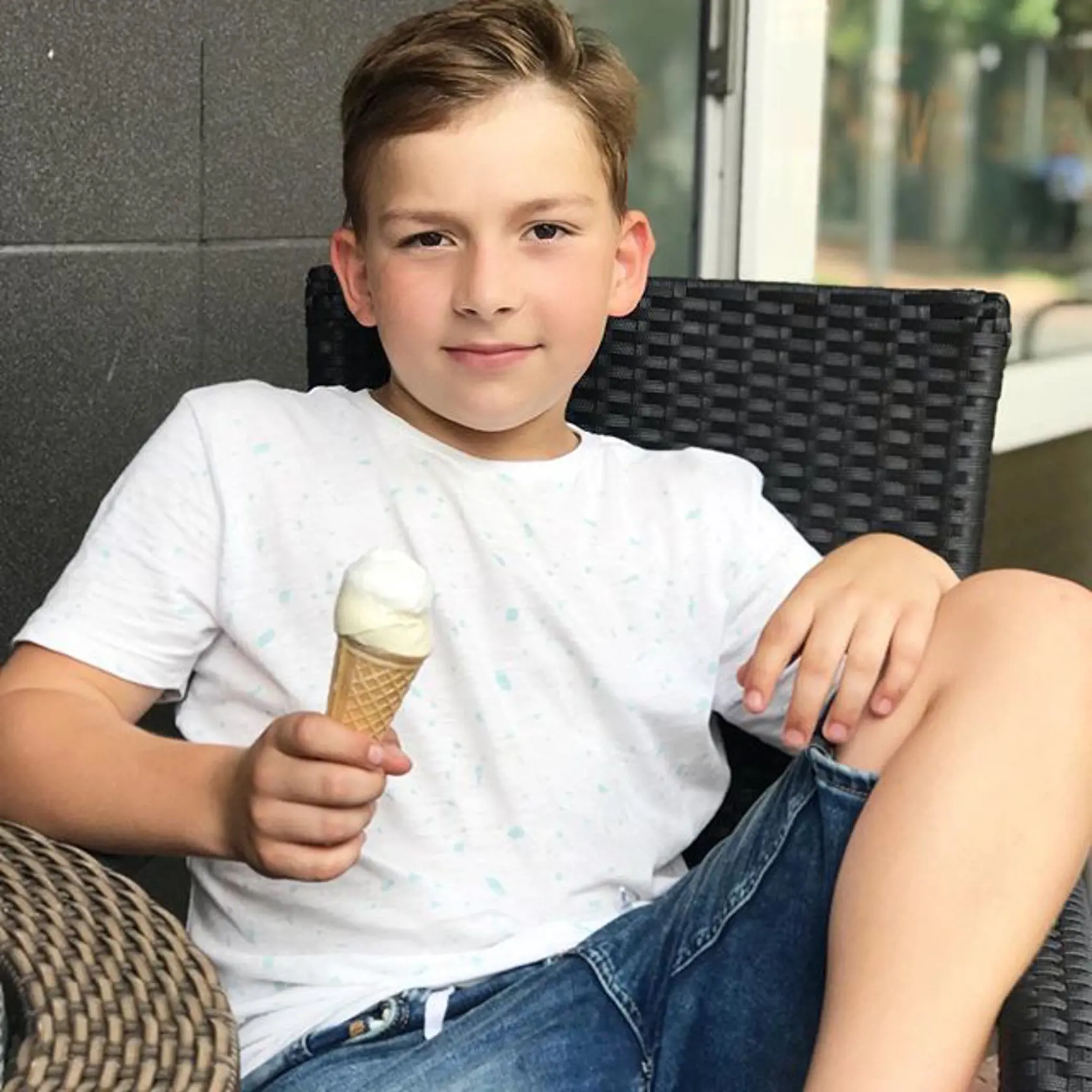 Starší syn Leo sa veľmi podobá na svojho otca Patrika. Zlatica sa pri jeho fotke zamyslela nad tým, čo sa stalo vo Vrútkach: "Leo je rovnako ako zranené deti štvrták a neviem si predstaviť, akú hlbokú ranu by takáto situácia spôsobila jeho bezstarostnému detstvu!!!"