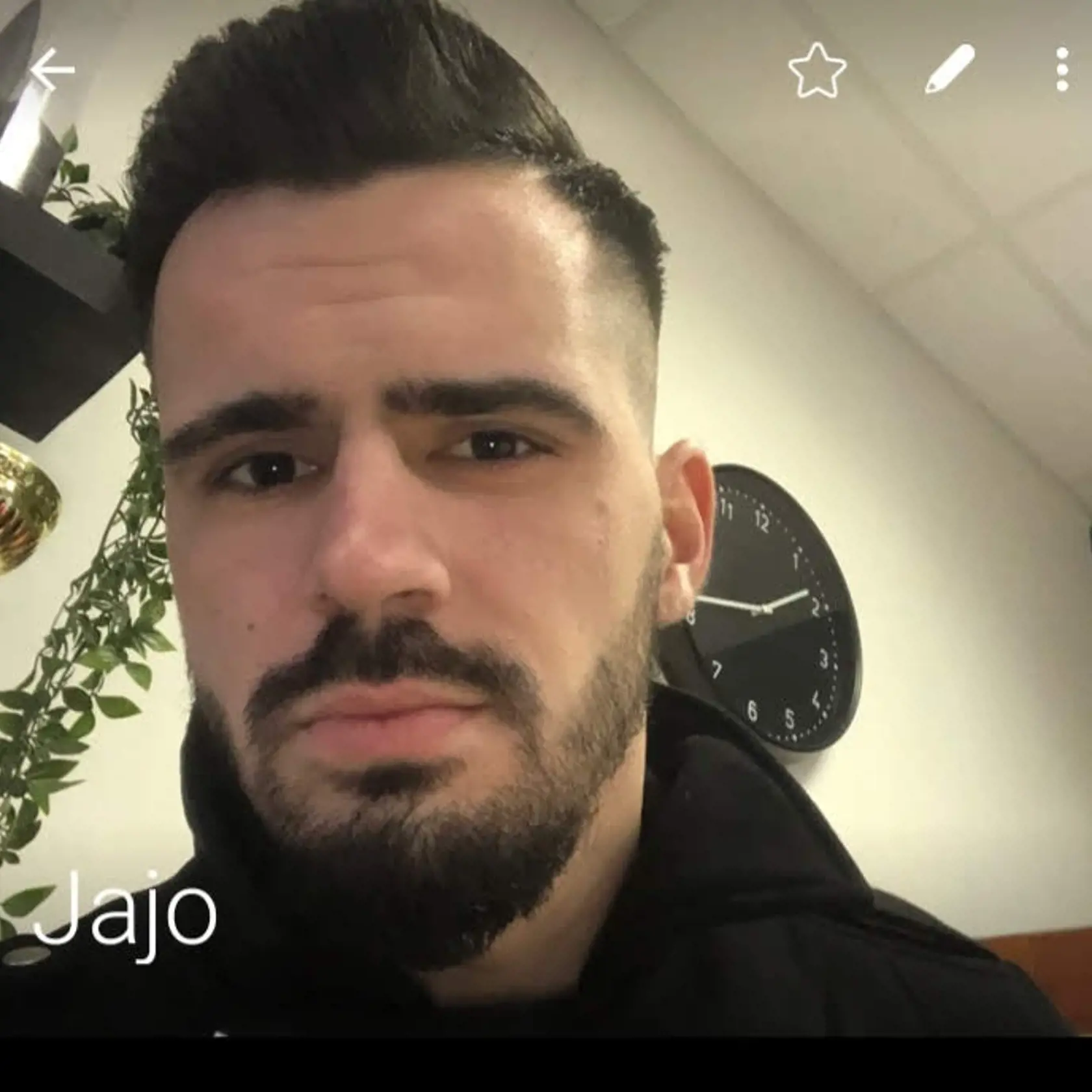 Takto vystupoval na sociálnych sieťach