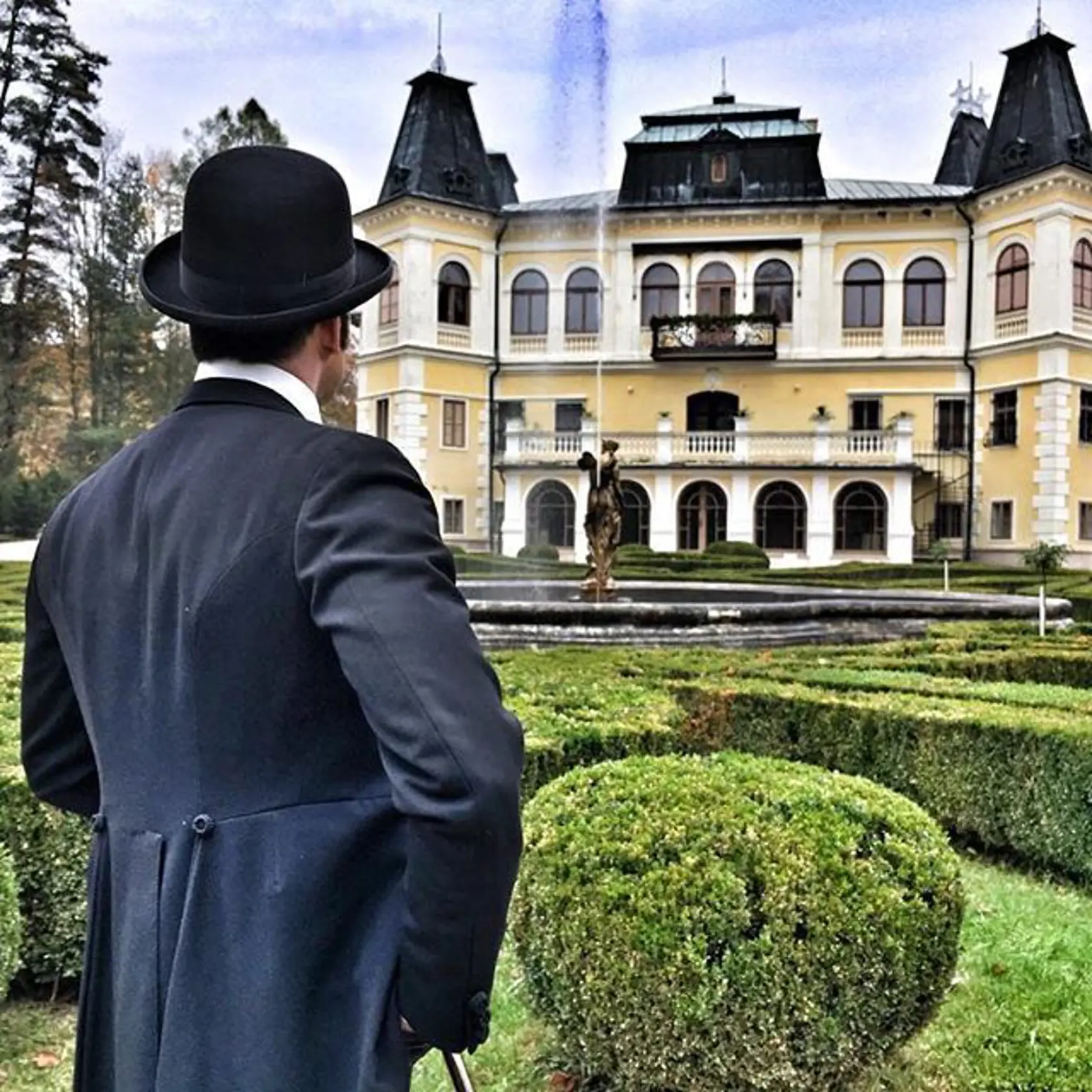Ján Koleník v úlohe detektíva Jánoša Martona. 