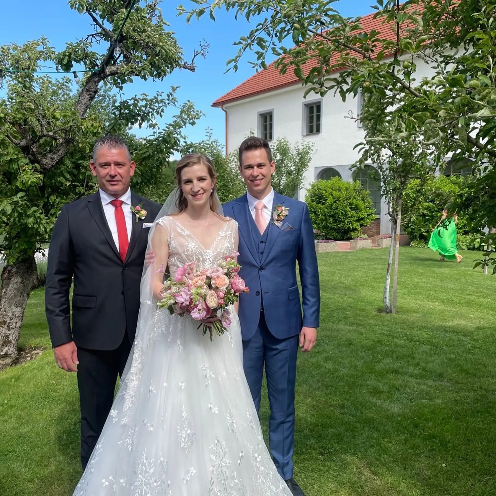Minister vnútra Roman Mikulec oženil svojho staršieho syna.