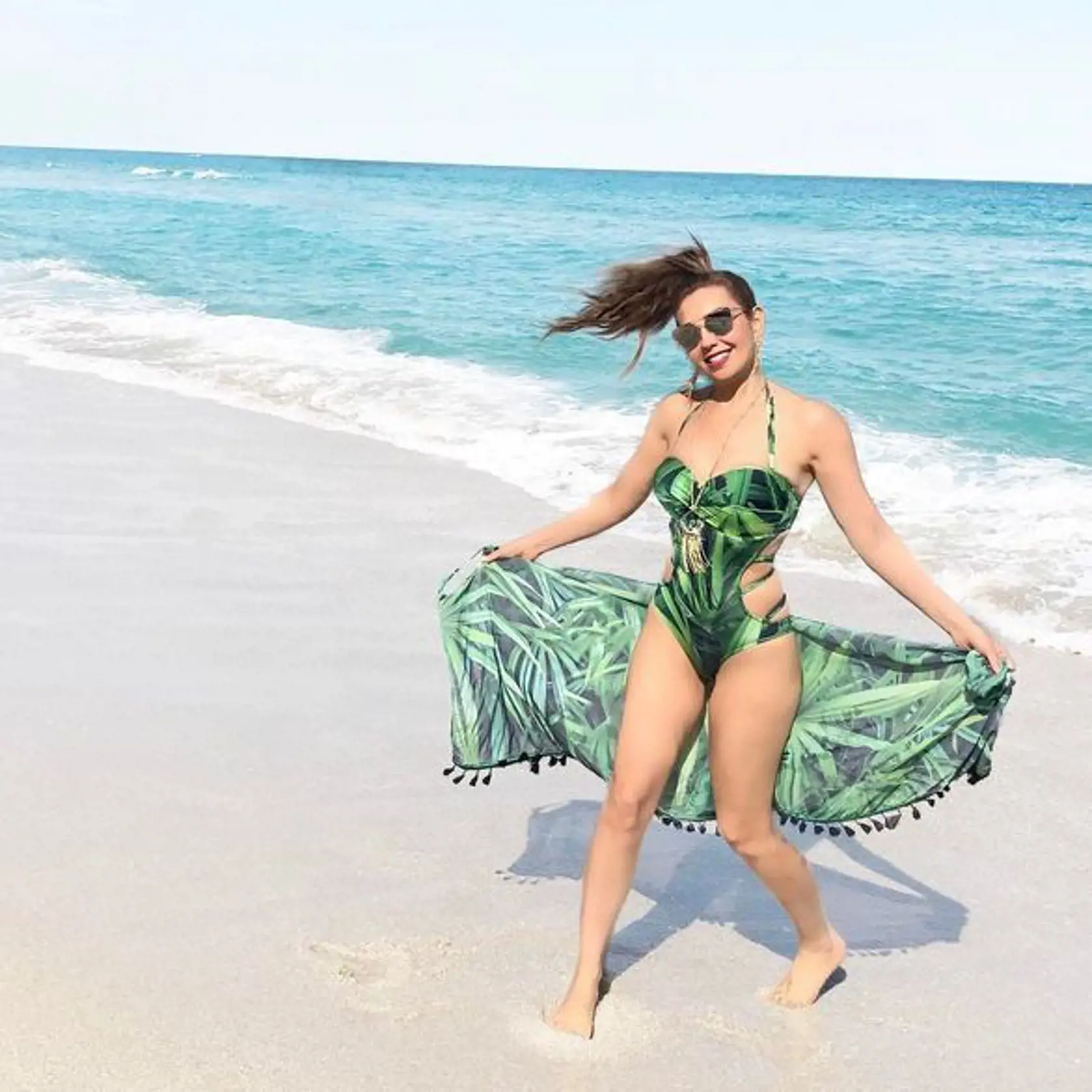 Thalía sa vyzliekla do plaviek a ukázala dokonalú postavu.