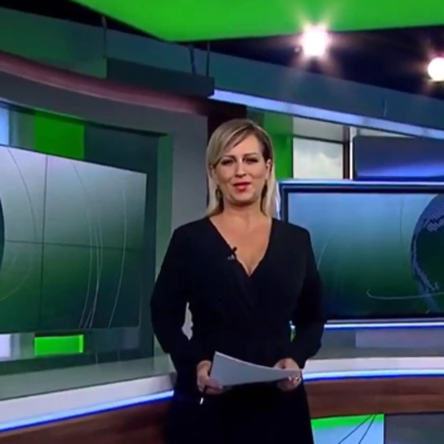 Lenka predviedla mega-dekolt.