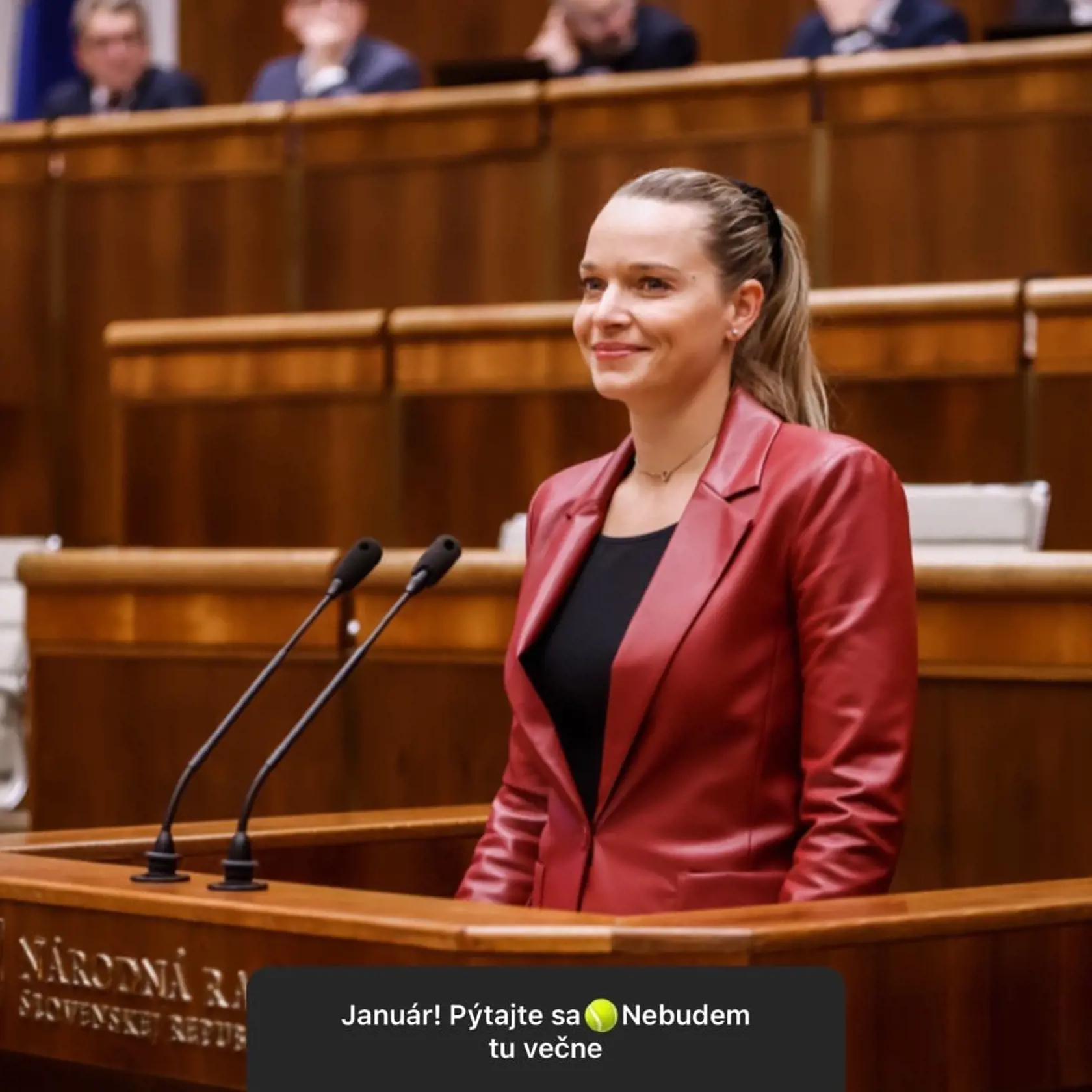Tabák sme sa pýtali aj na to, ako vidí svoju politickú budúcnosť, a či plánuje si založiť vlastnú stranu? „S určitosťou viem povedať, že si nezakladám žiadnu politickú stranu a nateraz budem nezaradená poslankyňa. Uvidíme, čo a ako bude. Tým, že ja si robím svoju prácu dobre, tak sa nebojím o svoju politickú budúcnosť. Ja som sa nikdy nikde netlačila, mňa vždy volali a pozývali. Takto to bude aj naďalej, a ja sa určite nebudem nikomu ozývať, že či môžem ísť k nim,“ povedala nám extenistka.
