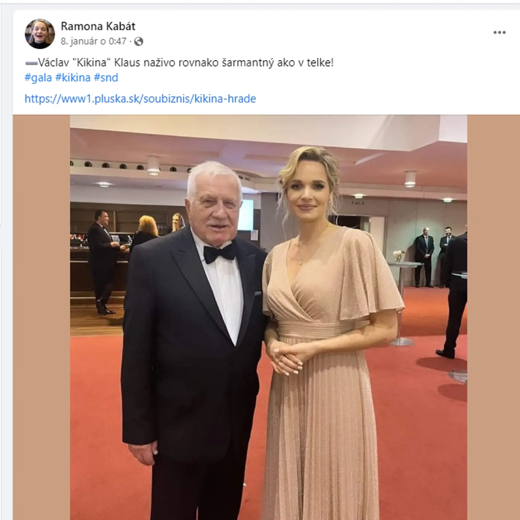 Poslankyňa Sme rodiny Romana Tabák (31) je od začiatku svojej politickej kariéry magnetom na trapasy či škandály. Extenistka sa aktuálne stala terčom vtipom na novej satirickej stránke RAMONA KABÁT, ktorá sa objavila na sociálnej sieti.