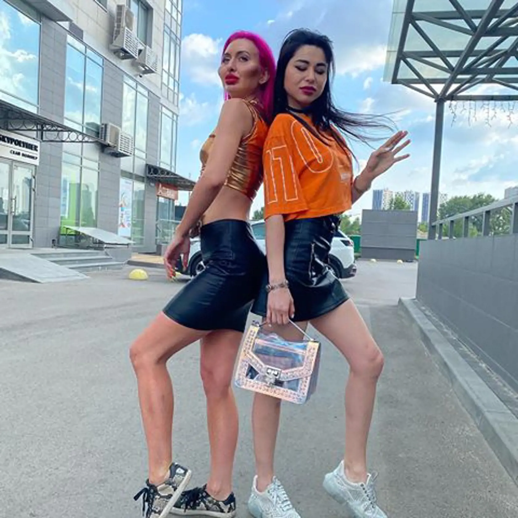 Anastasiia je Instagramová modelka, ktorá sa preslávila svojimi podivnými videami, v ktorých si vpichuje kyselinu hyalurónovú do pier a líc. Jej tvár má už od prirodzenosti poriadne ďaleko. Mnohým skôr však, ako krásnu ženu pripomína extrémnu karikatúru postavičky Jess Rabbit z animovaného filmu.