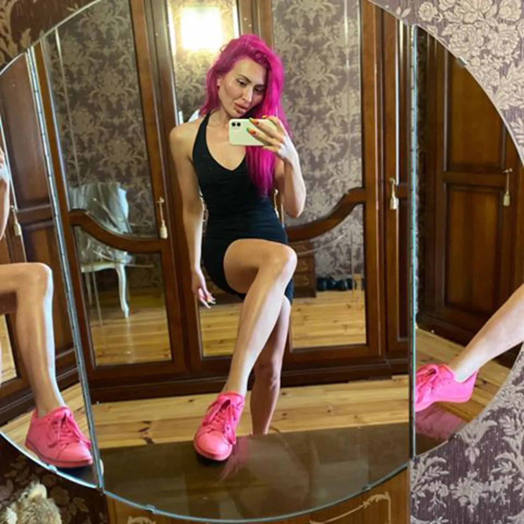 Anastasiia je Instagramová modelka, ktorá sa preslávila svojimi podivnými videami, v ktorých si vpichuje kyselinu hyalurónovú do pier a líc. Jej tvár má už od prirodzenosti poriadne ďaleko. Mnohým skôr však, ako krásnu ženu pripomína extrémnu karikatúru postavičky Jess Rabbit z animovaného filmu.