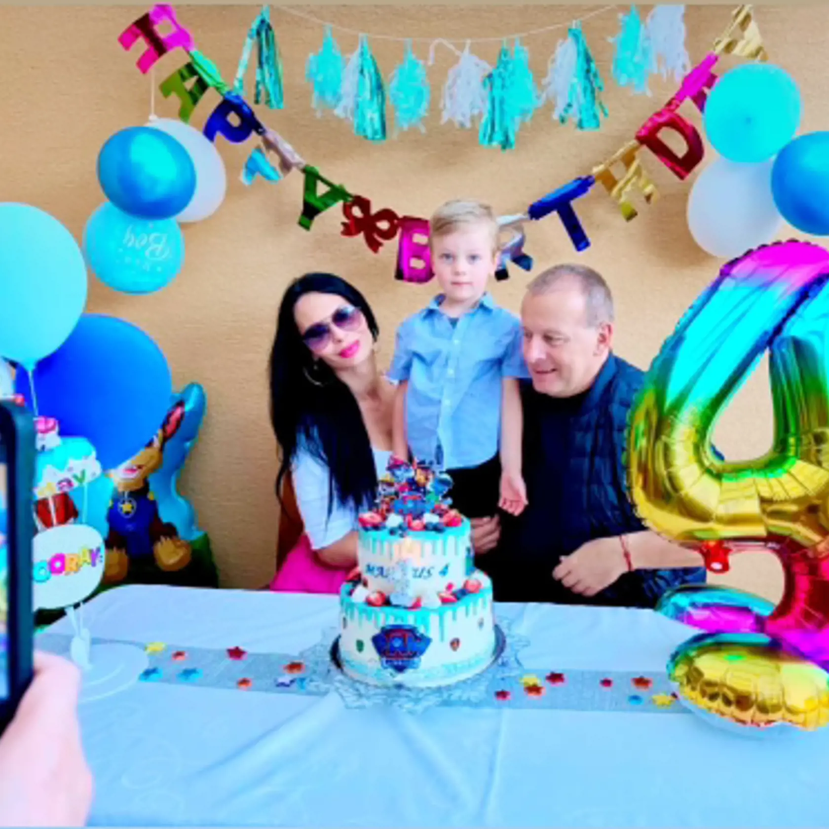Exkluzívne zábery z narodeninovej oslavy malého Markusa. Na párty sa stretli štyri mamičky Kollárových detí - Mirka Jakubisová, mama Markusa, Monika Ostrihoňová, Barbora Balúchová a Paula Simoes. Na oslave nechýbala ani mama politika Anna.