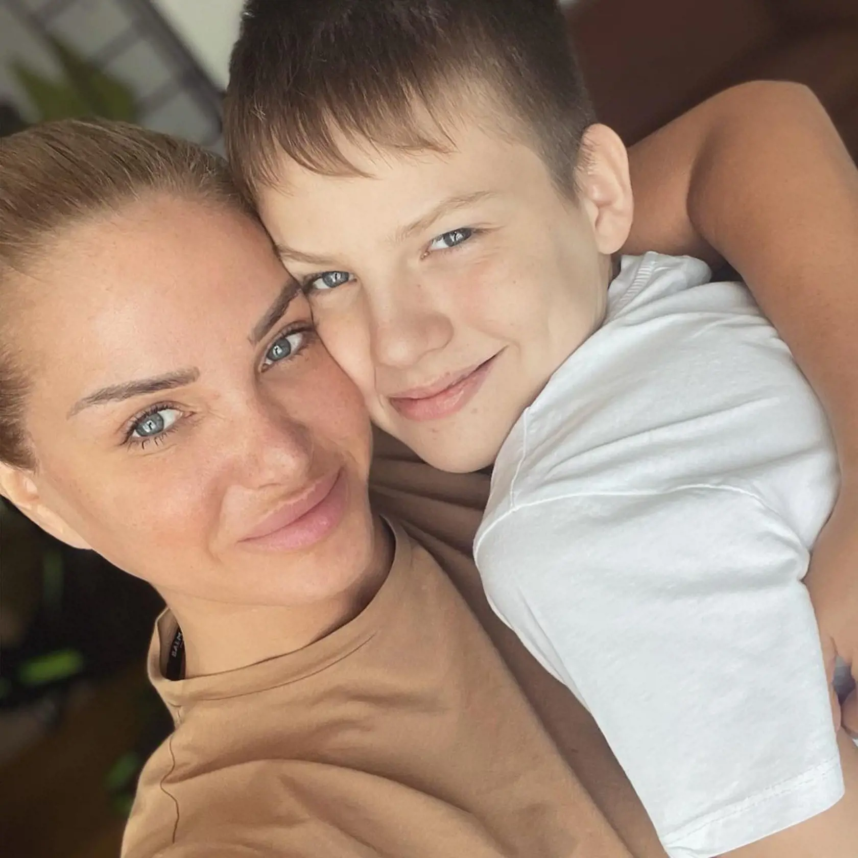 Alena so synčekom, bez make upu ale stále nádherná.