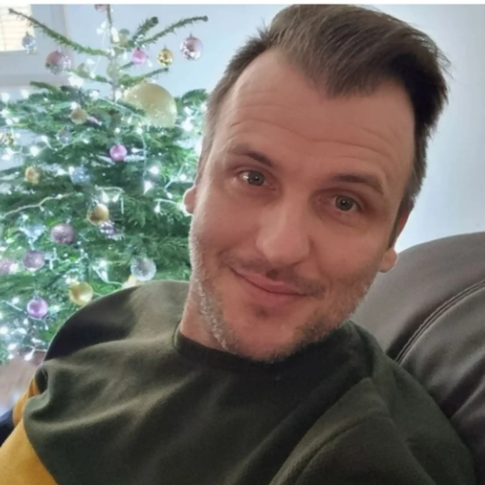 Zo Števa sa stal influencer. Dodnes miluje cestovanie a okrem Instagramu je aktívny aj na TikToku. Natáča vtipné a náučné videá a na spomínanom Instagrame ho už sleduje takmer 40-tisíc fanúšikov.