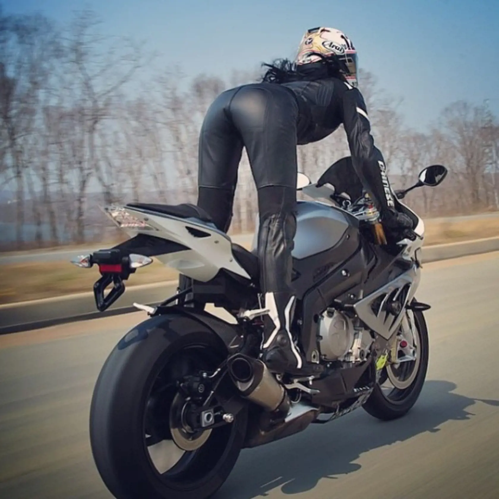 Trúfla si na kúsky hodné profesionálnych motorkárov.