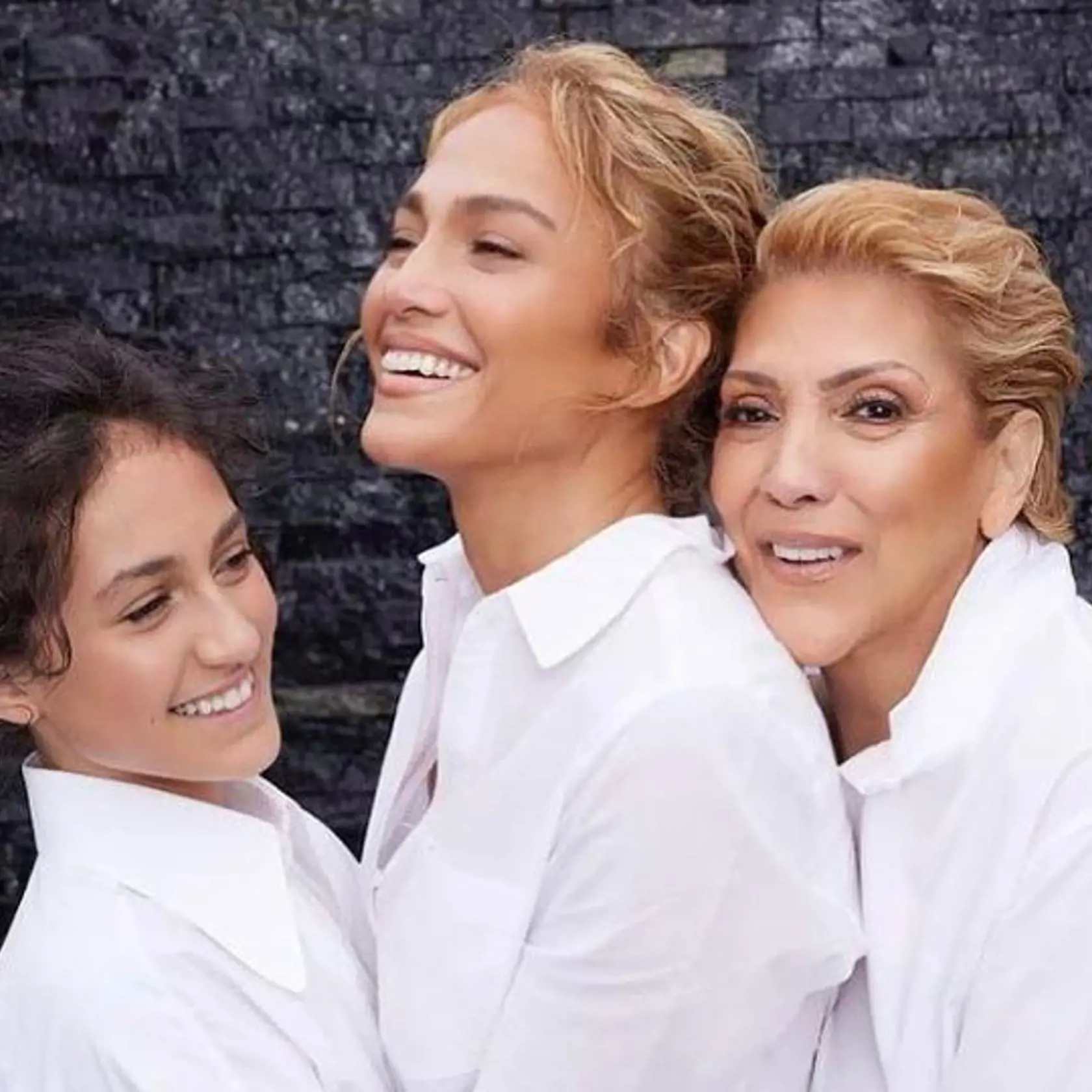 14-ročná dcére Jennifer Lopez Emme je nebinárna: Nebinárny rod je rodová identita, ktorá sa vymyká z klasického binárneho systému. Non-binary osoba sa necíti ani ako žena, ani ako muž.